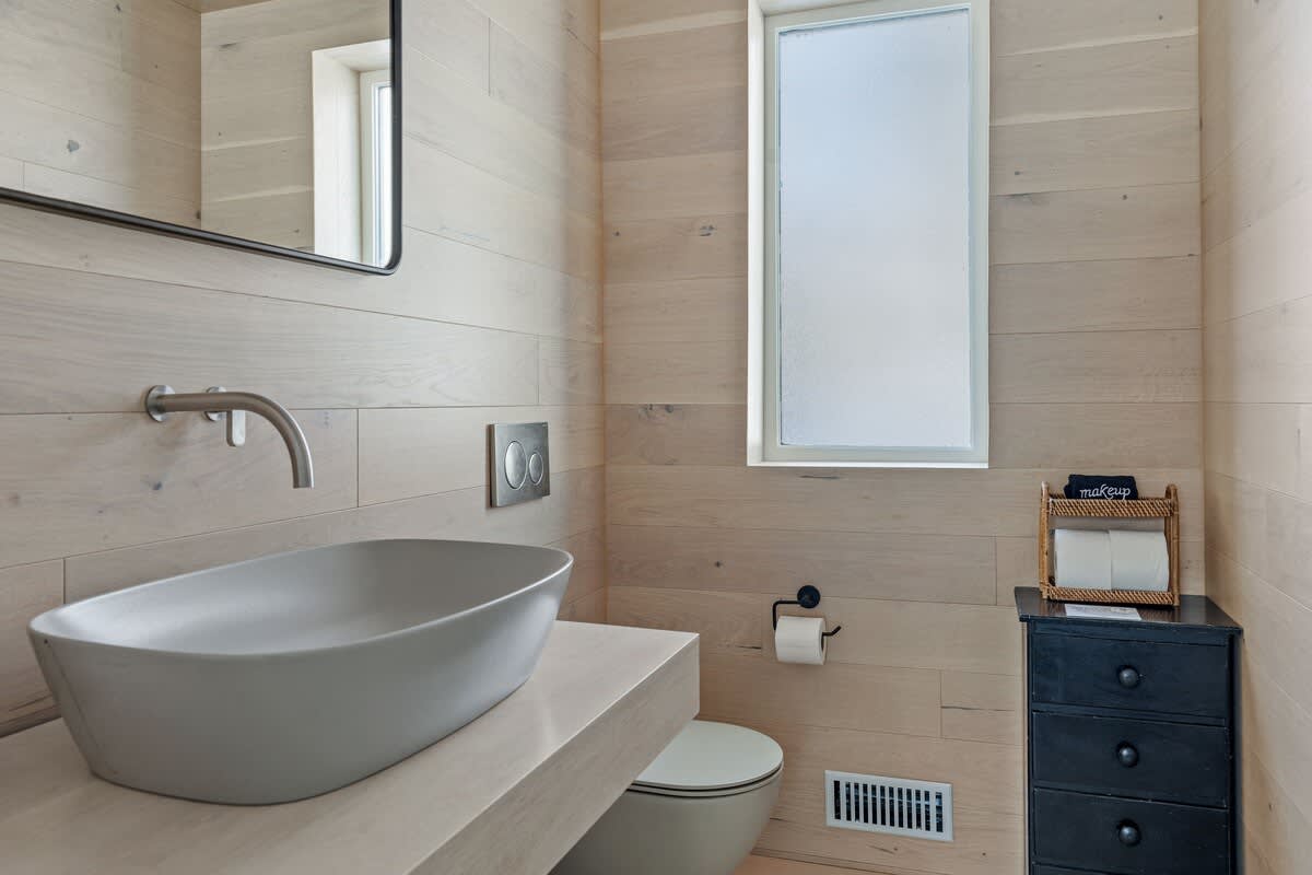Full bathroom