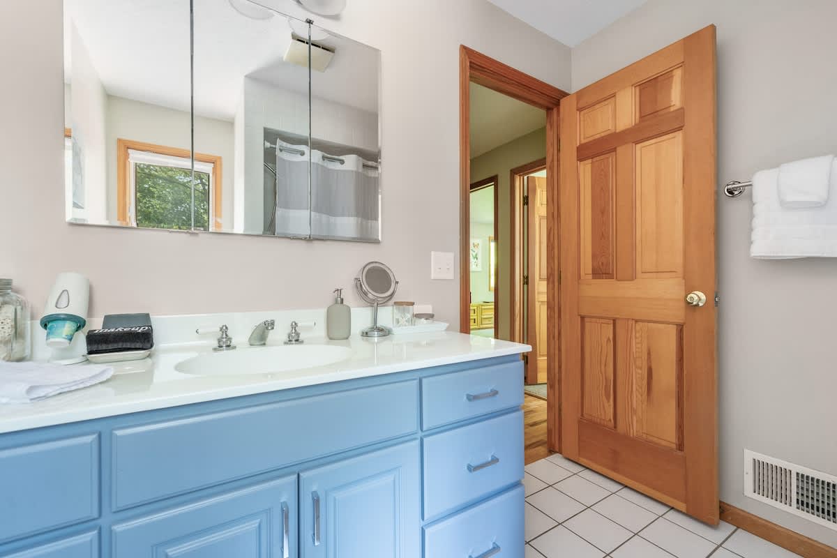 Full bathroom