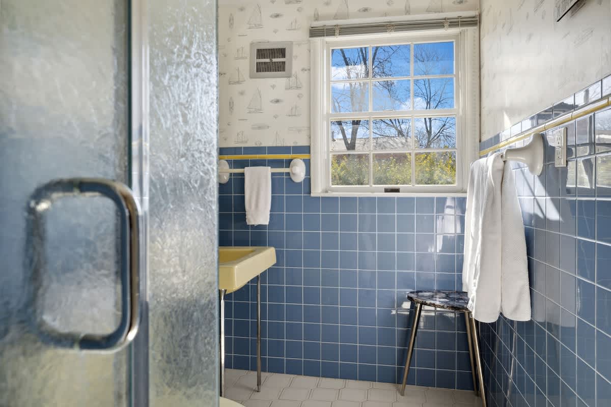 Full bathroom