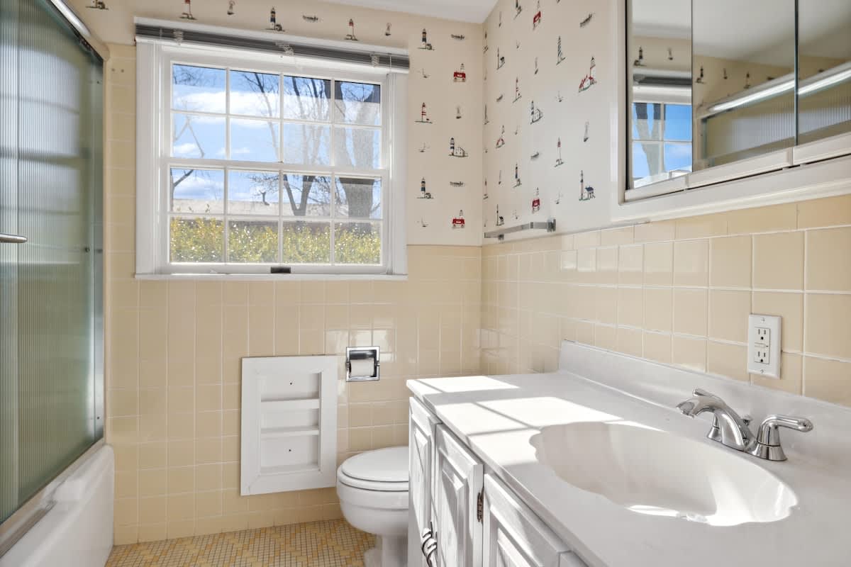 Full bathroom