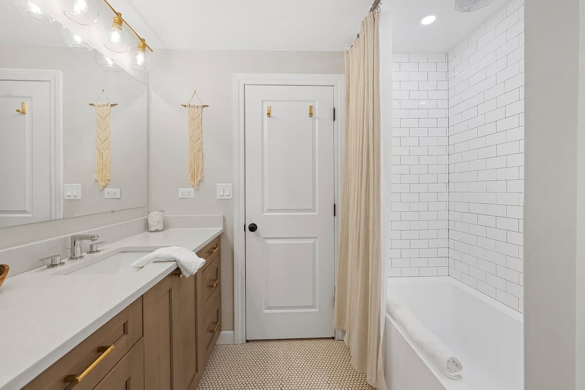 Full bathroom