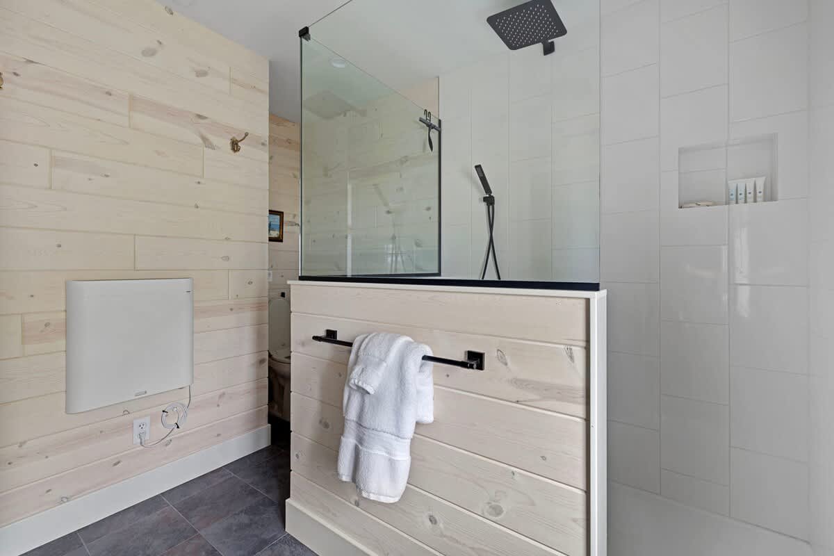 Full bathroom