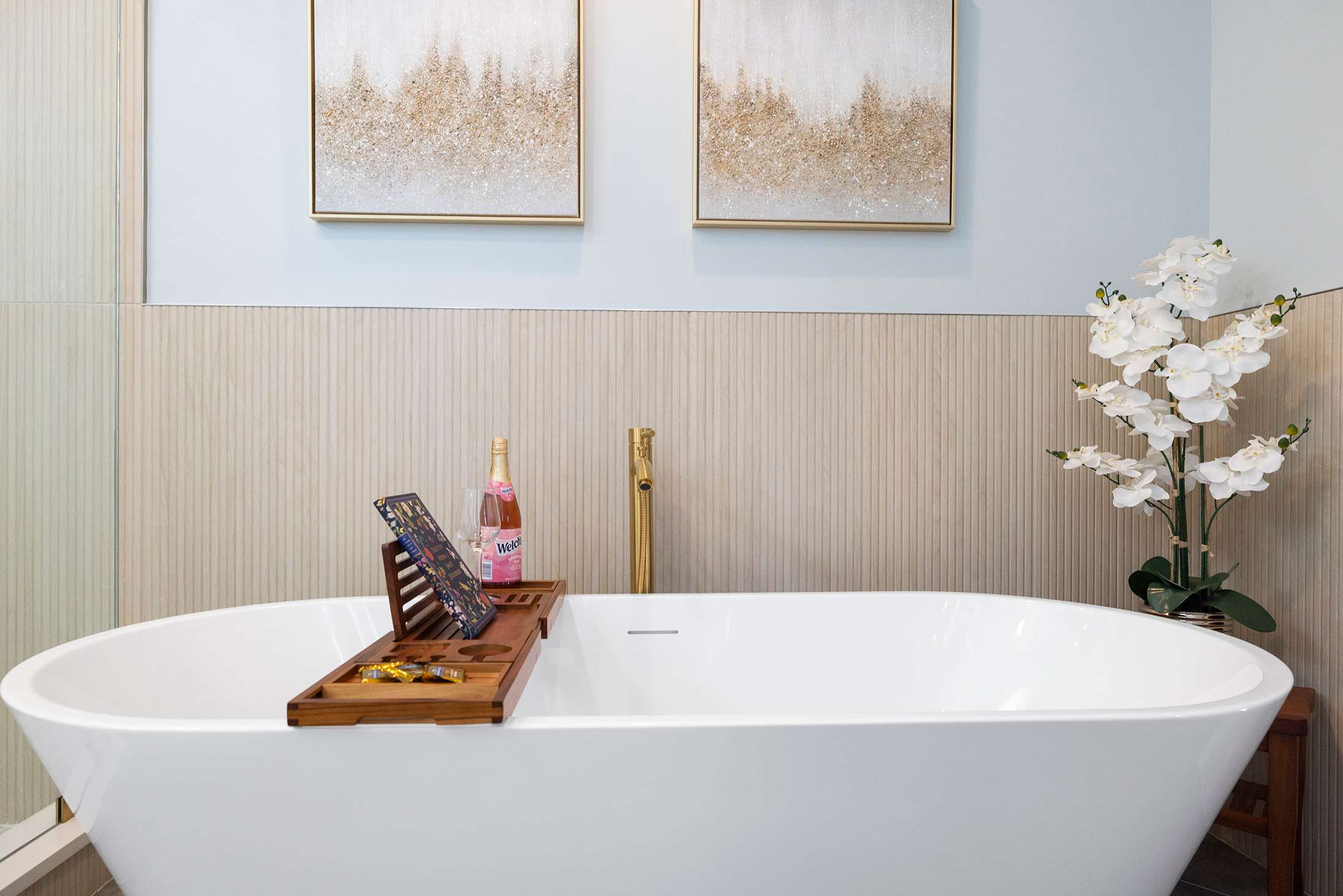 Full bathroom 1