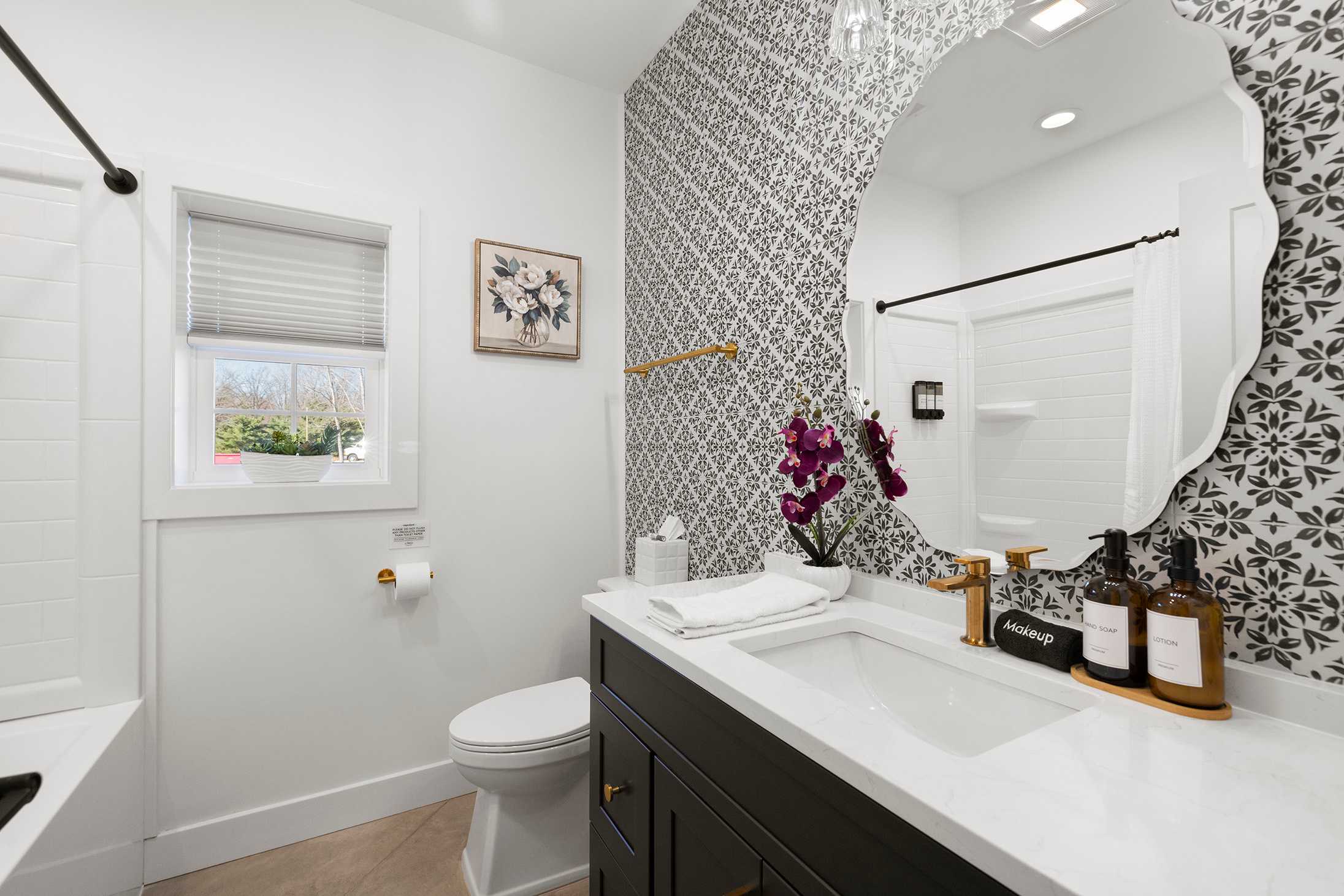 Full bathroom 2