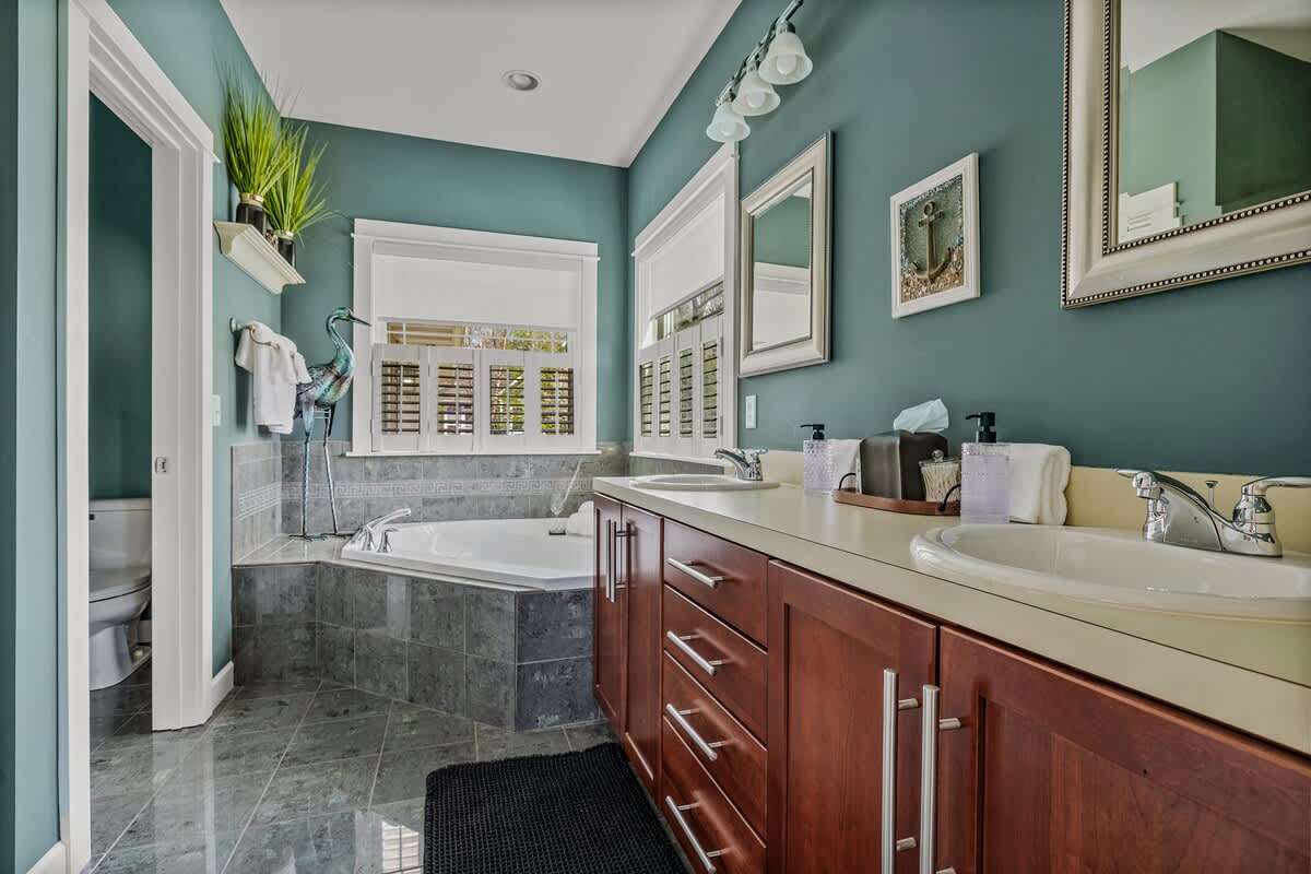 Full bathroom
