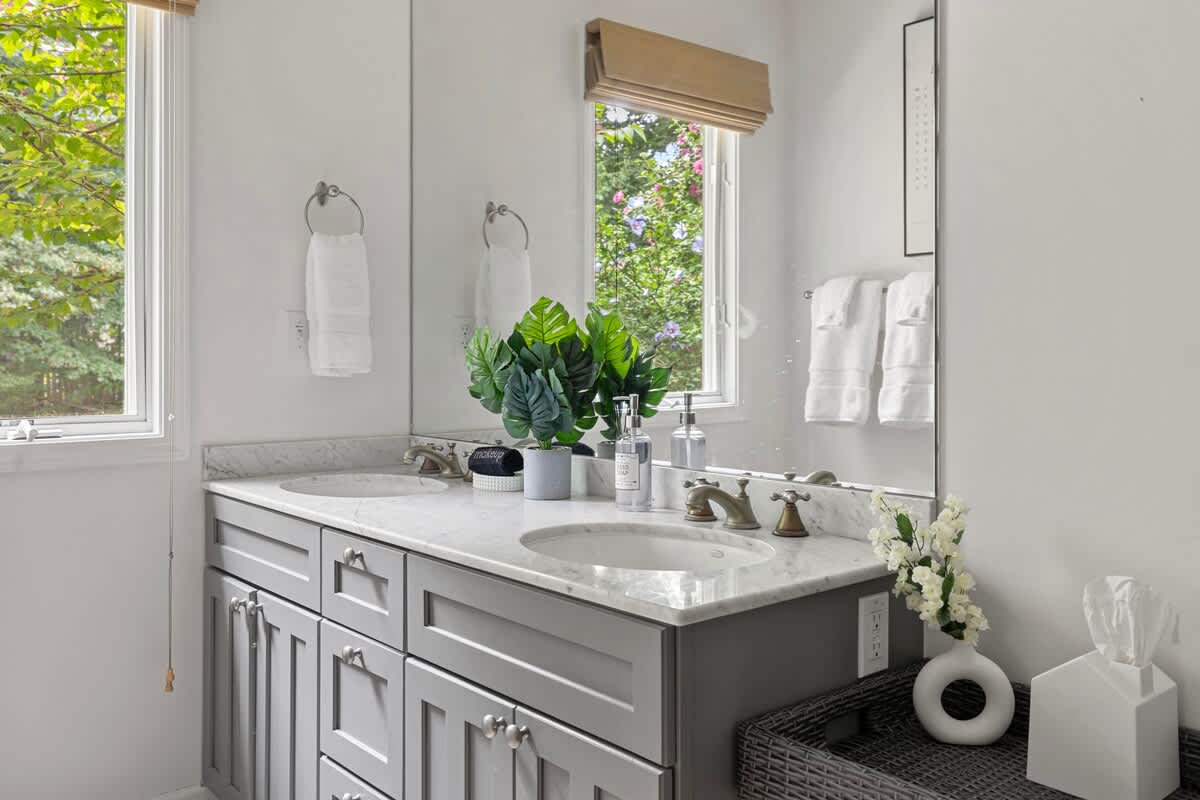 Full bathroom