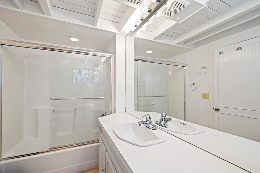 Full bathroom