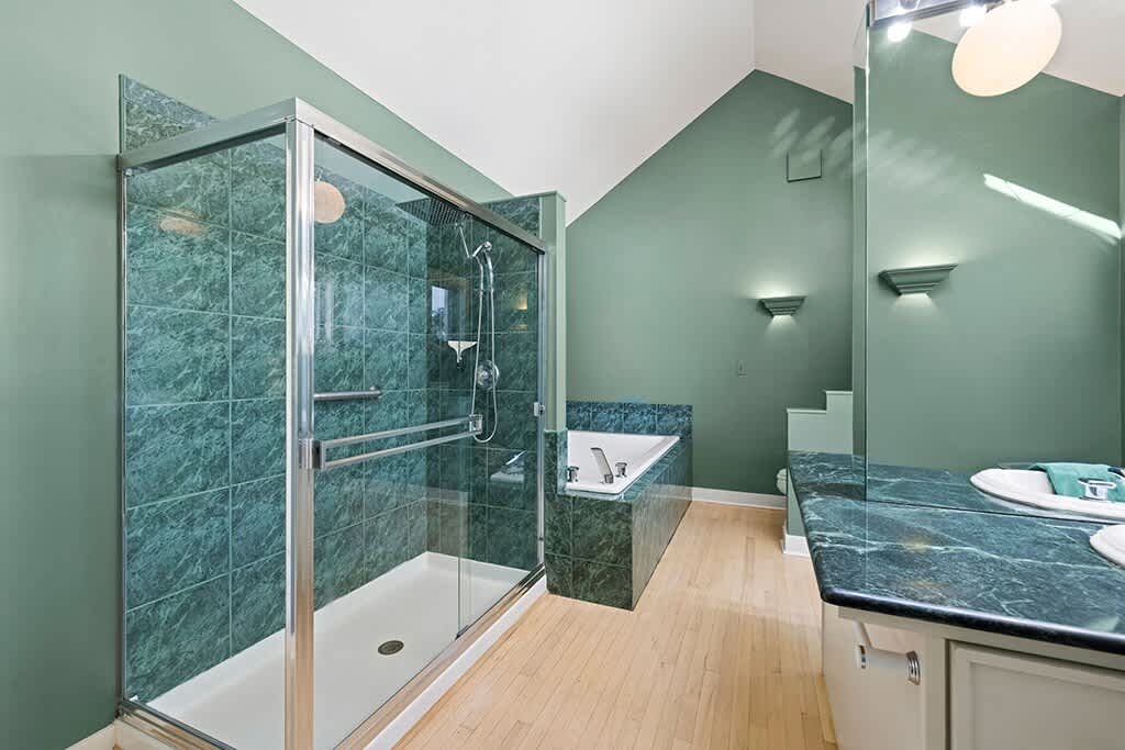 Full bathroom