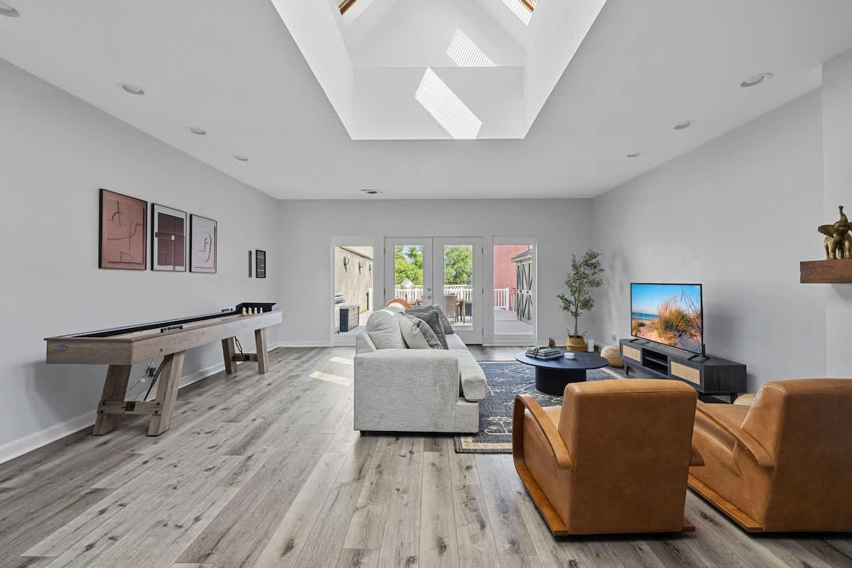 Upscale Loft Walkable to Beach, Culture & Cuisine