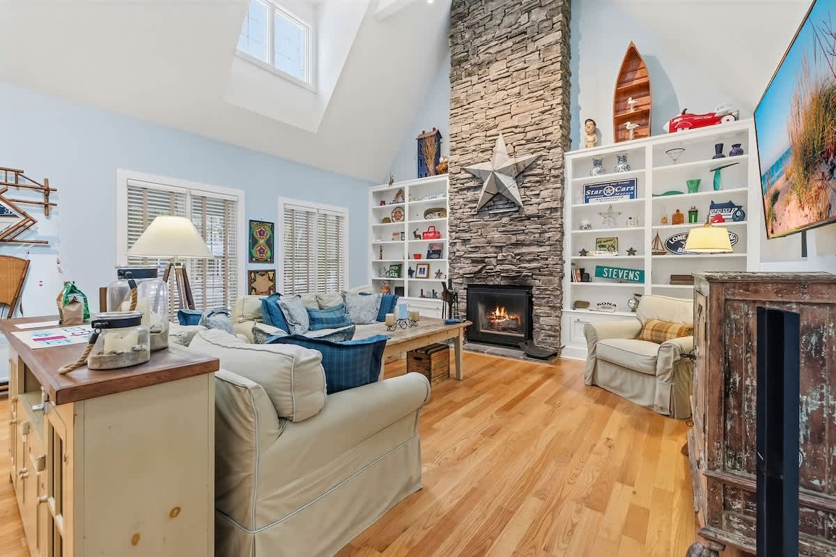 Walk to Townline Beach, Fire Pit & Community Pool