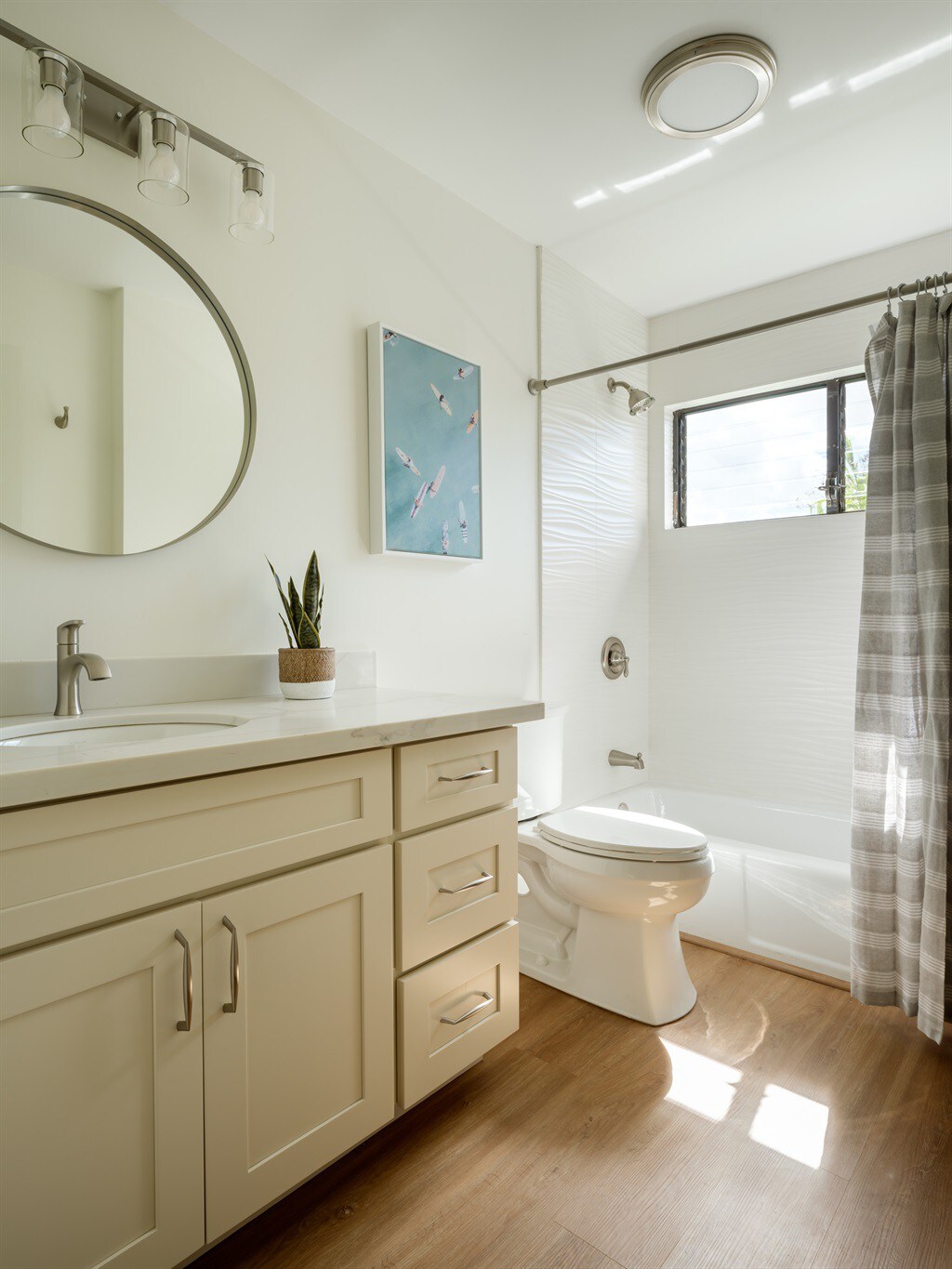 Full Bathroom 2