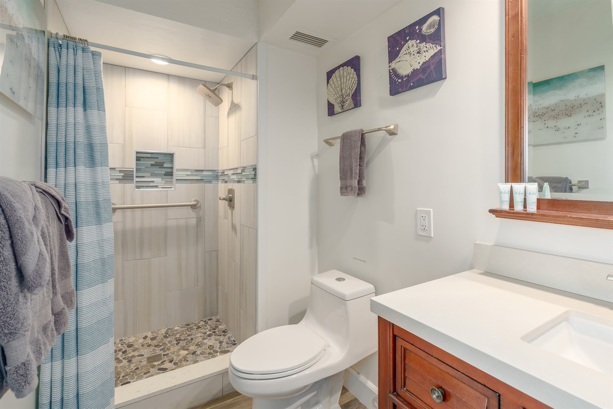 Full Bathroom 1