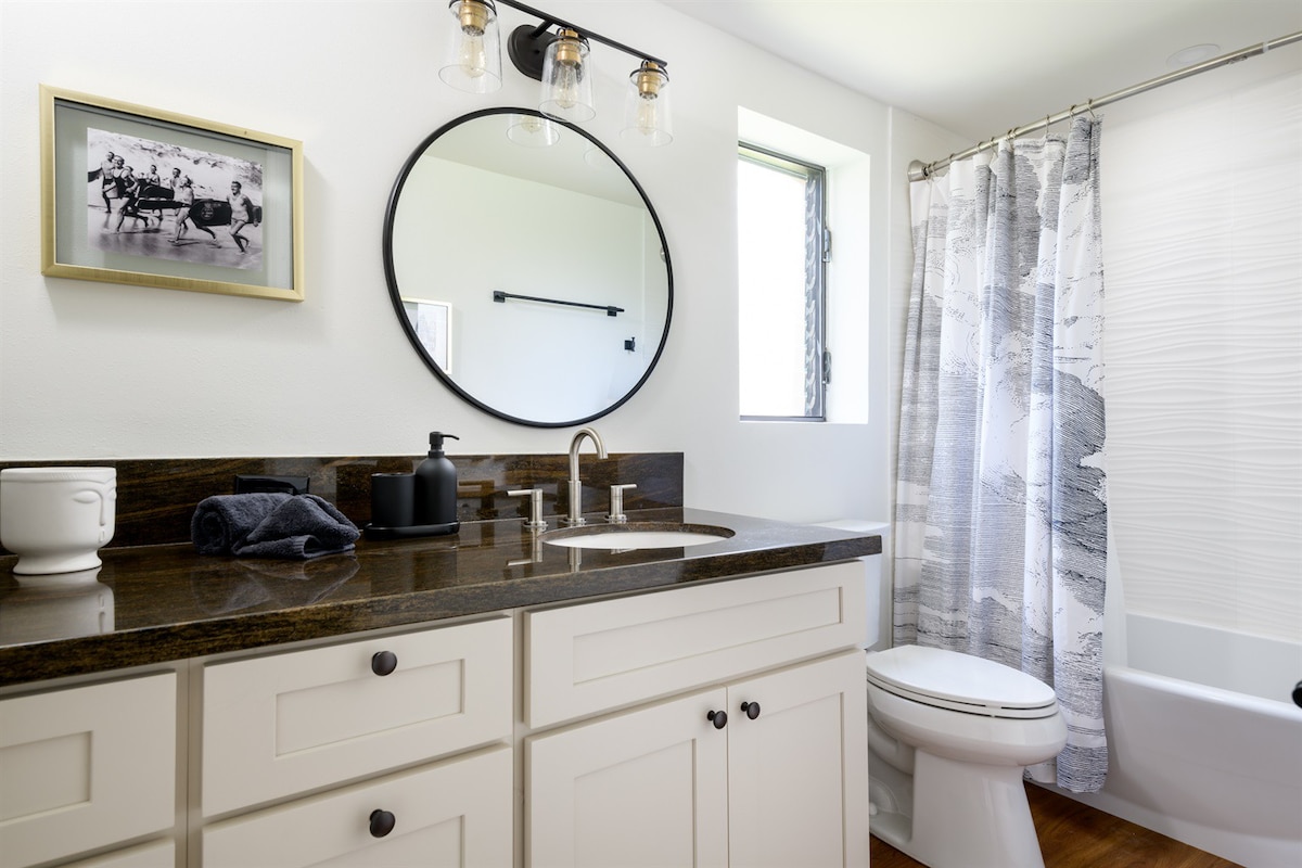 Full Bathroom 2