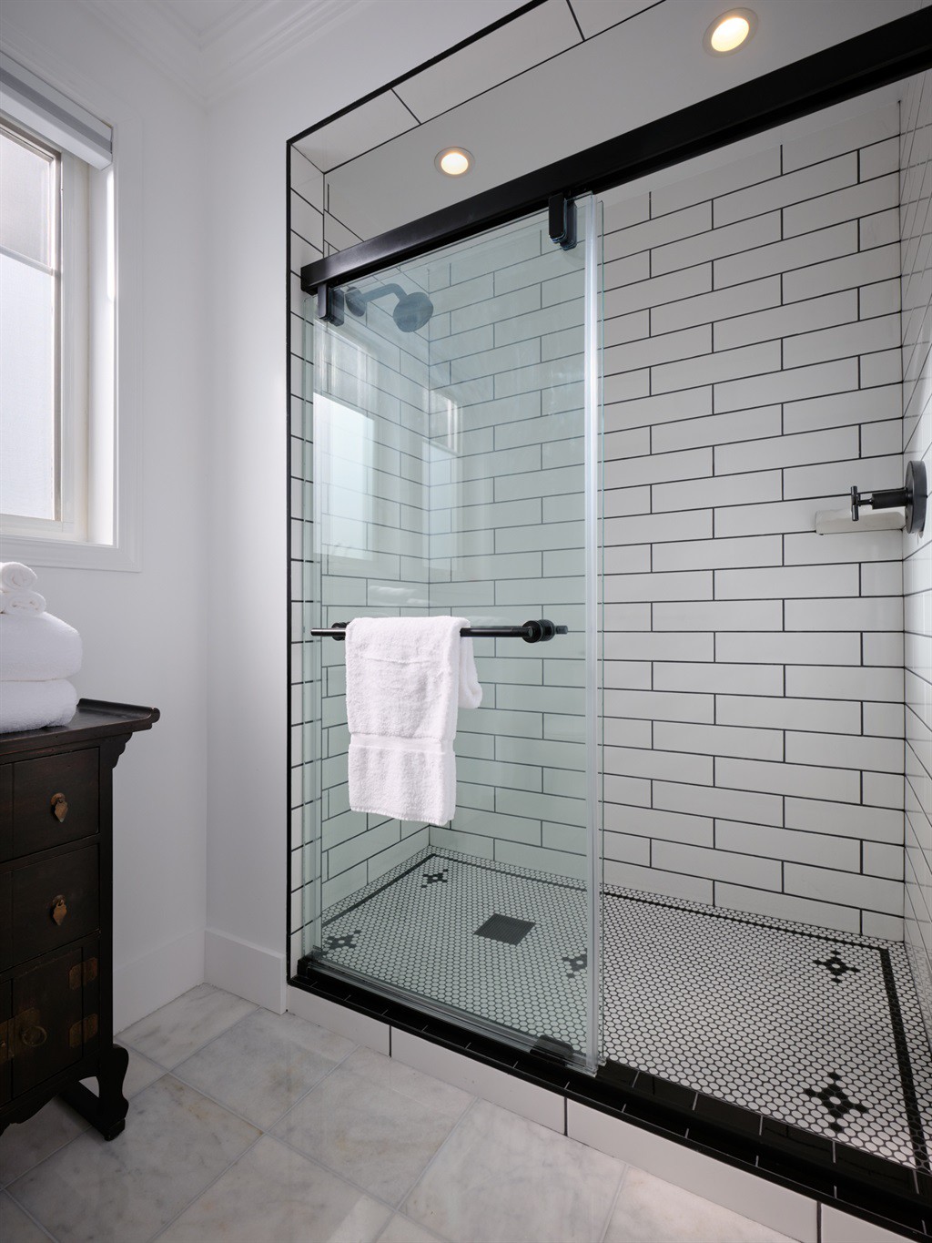 Full Bathroom 1
