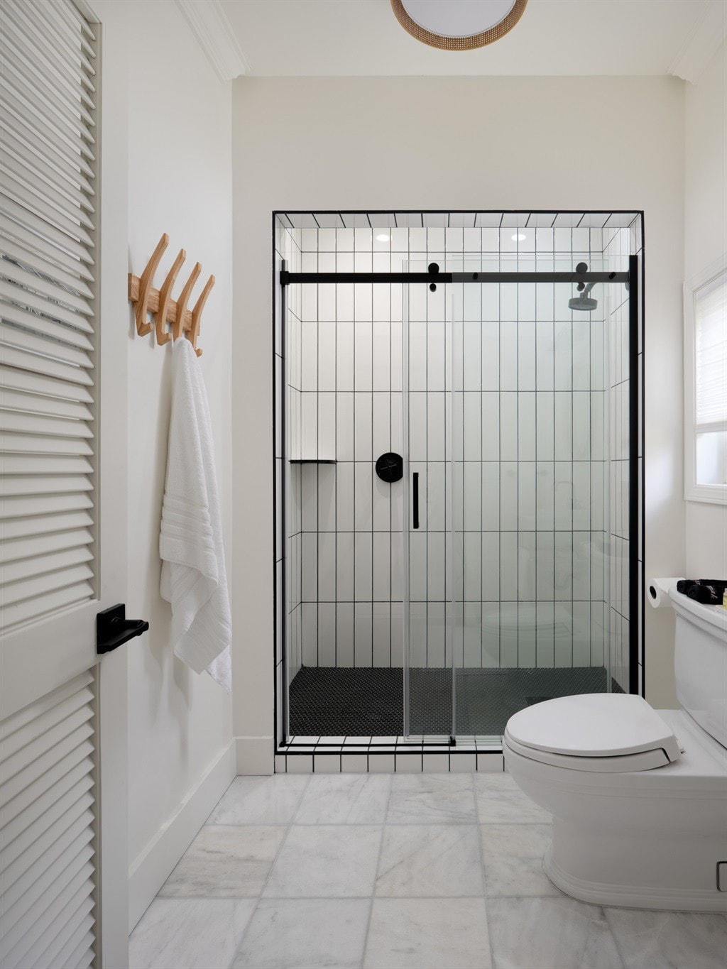 Full Bathroom 1