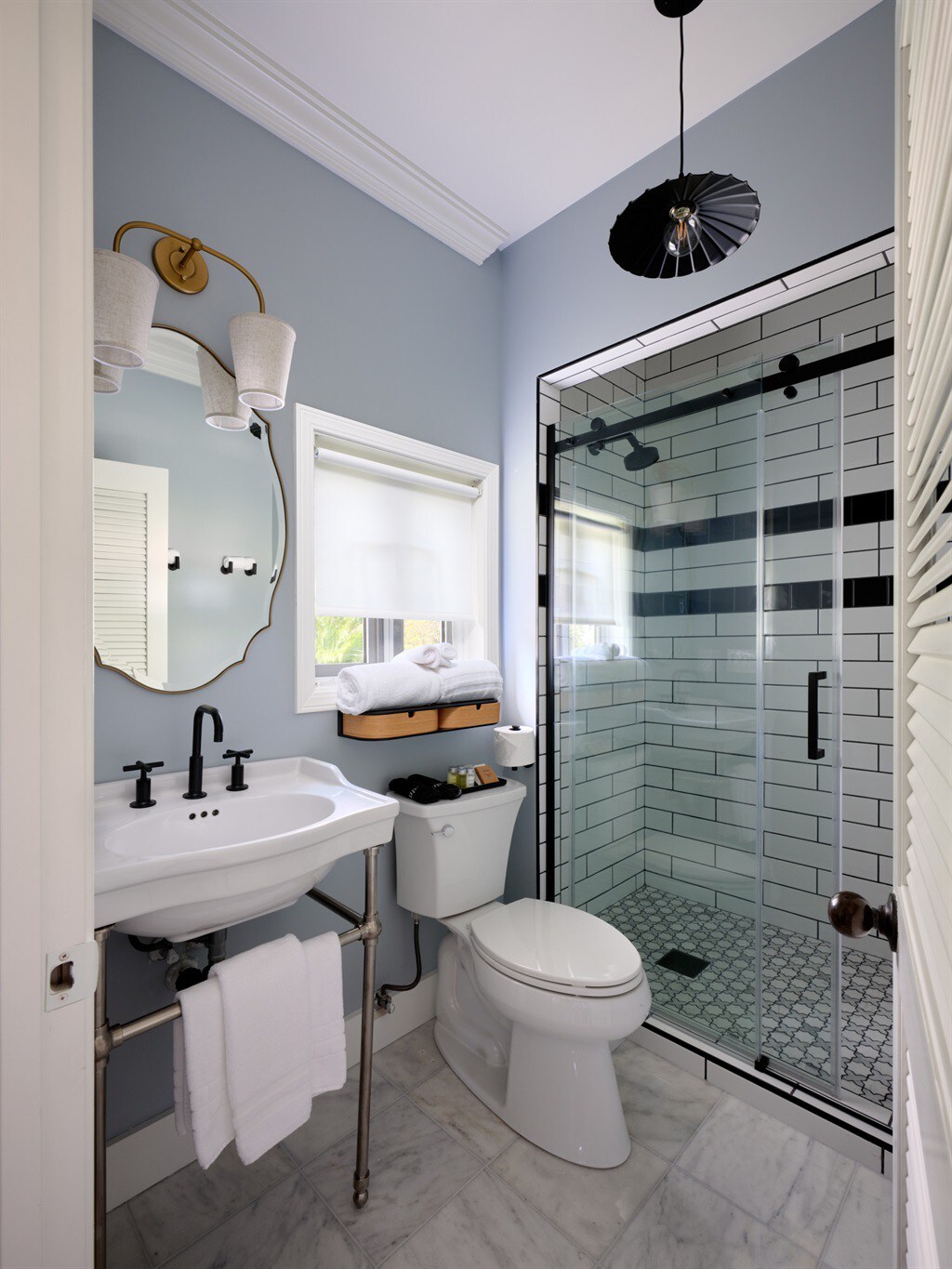 Full Bathroom 1