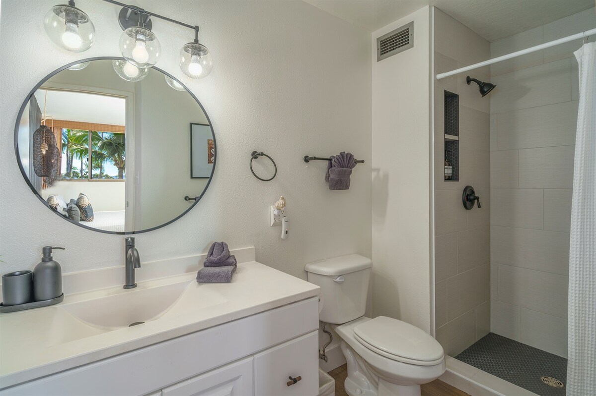 Full Bathroom 1