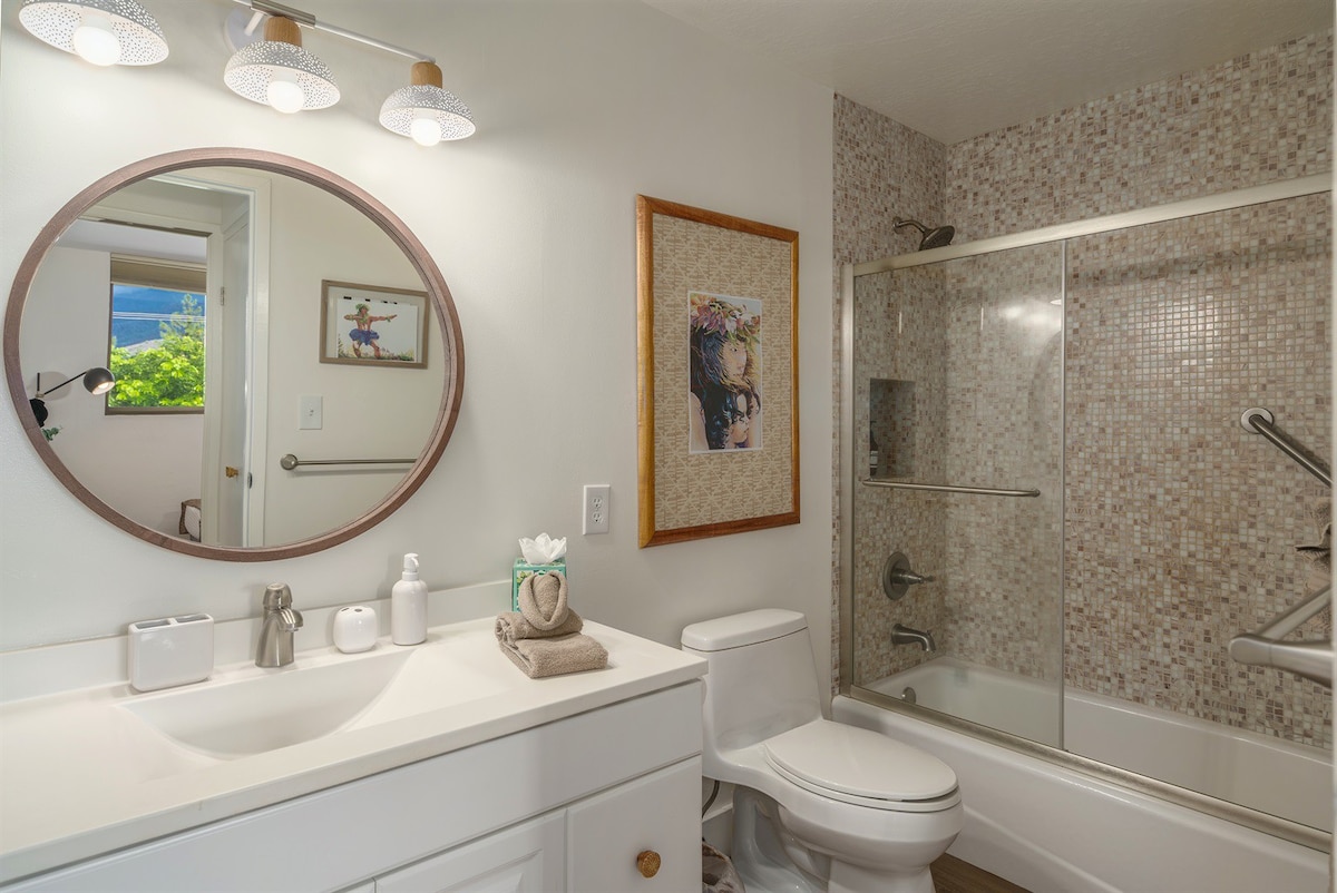 Full Bathroom 2