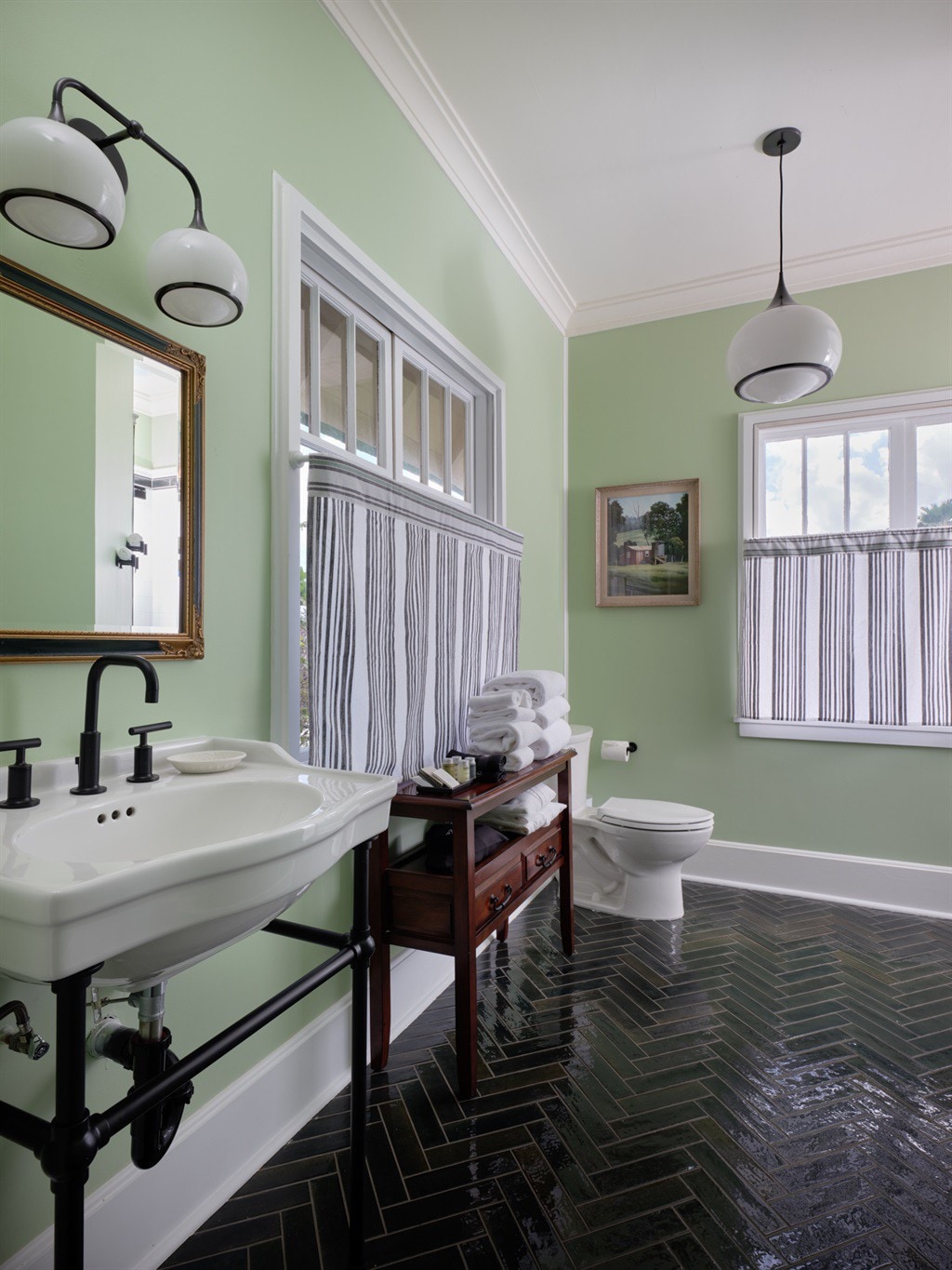 Full Bathroom 1
