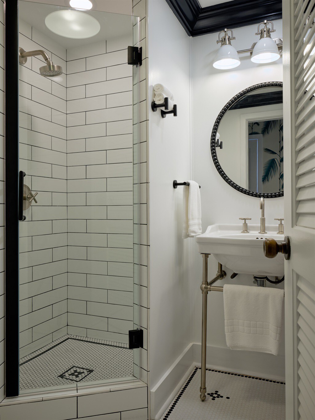 Full Bathroom 1