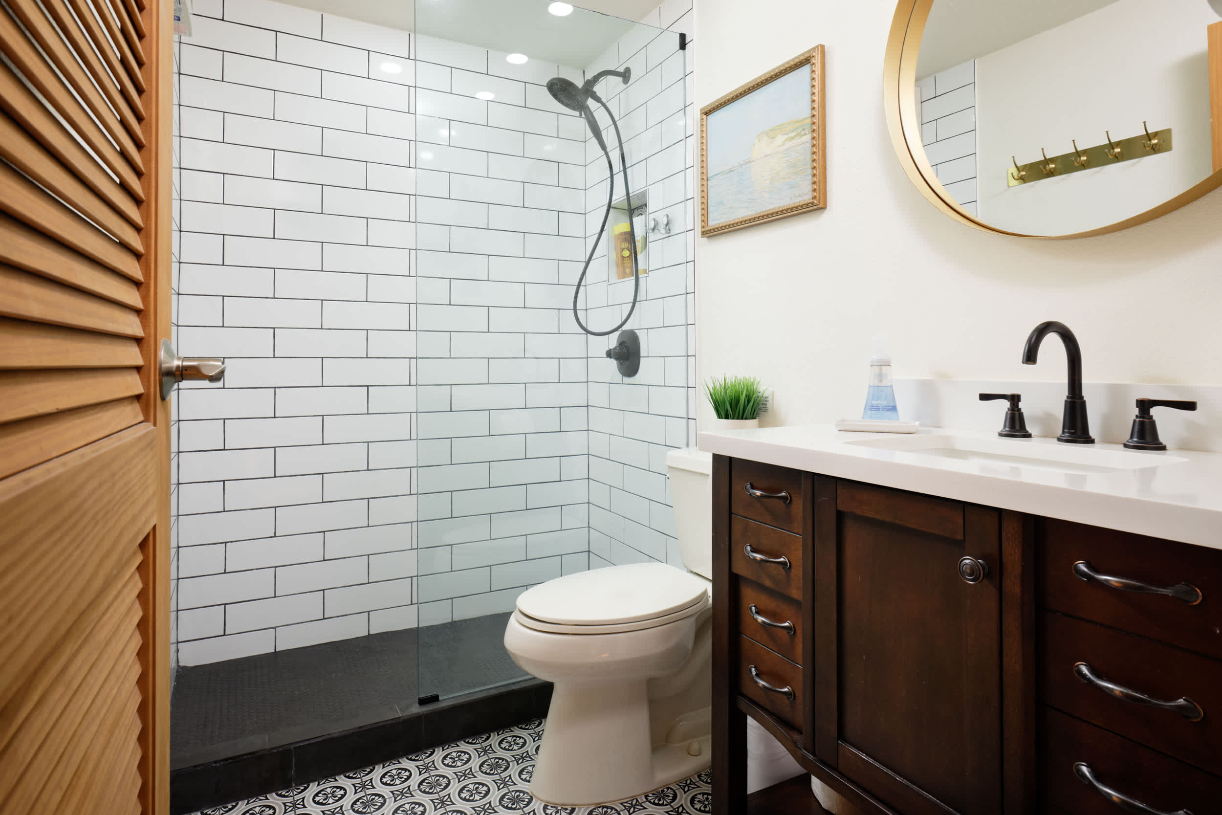 Full Bathroom 1
