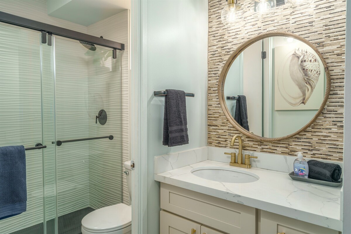 Full Bathroom 1