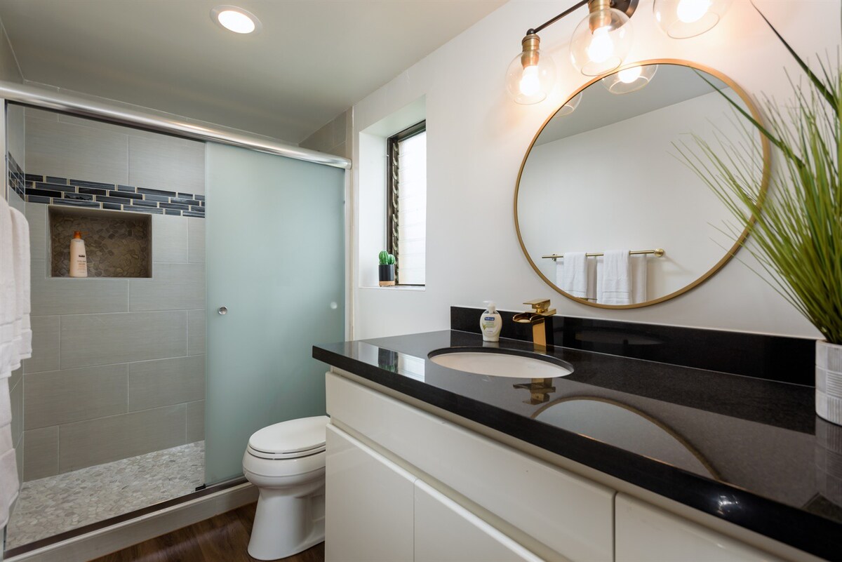 Full Bathroom 2