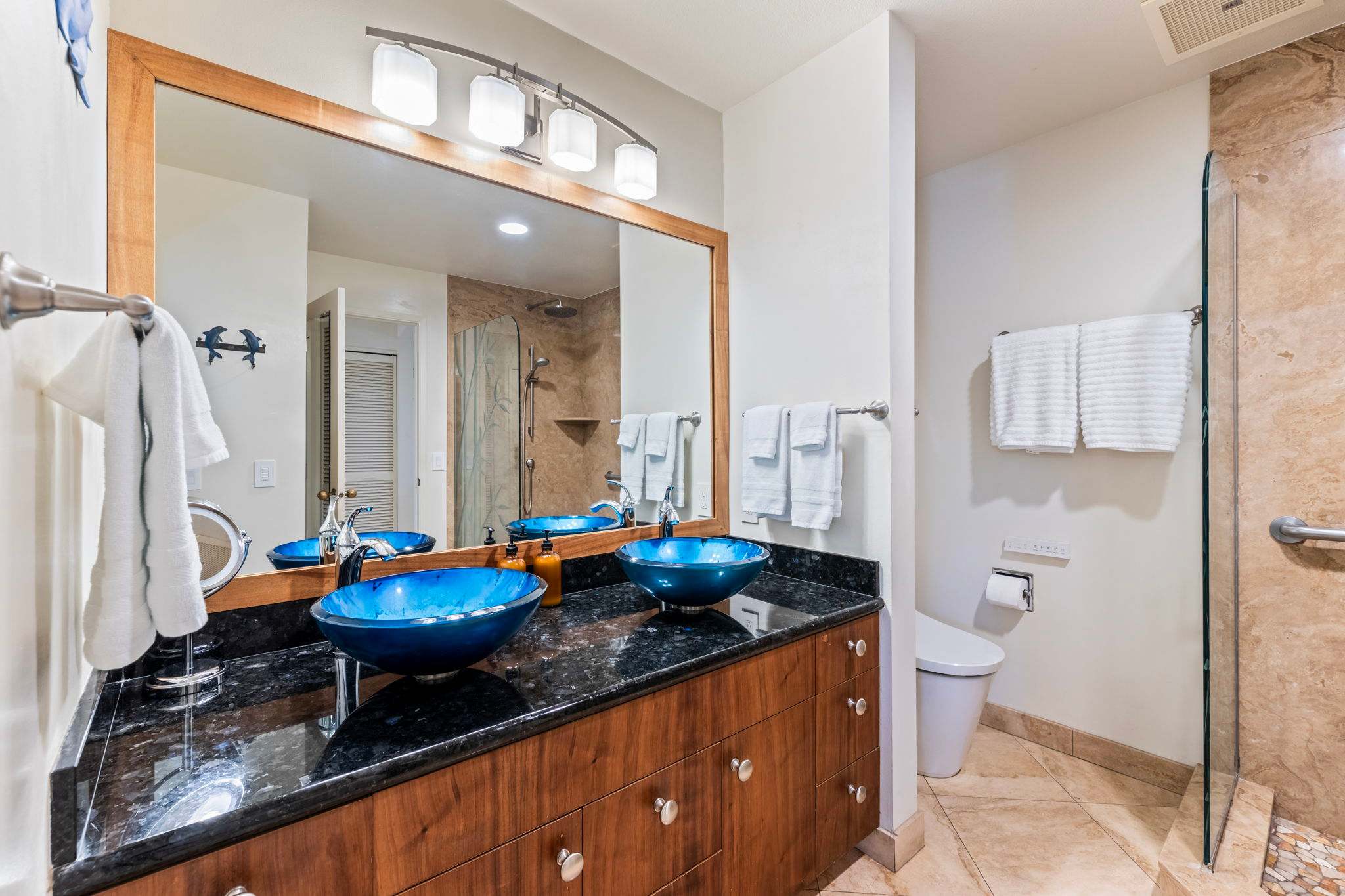Full Bathroom 1