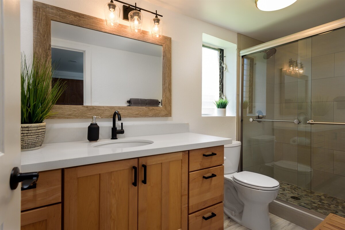 Full Bathroom 2