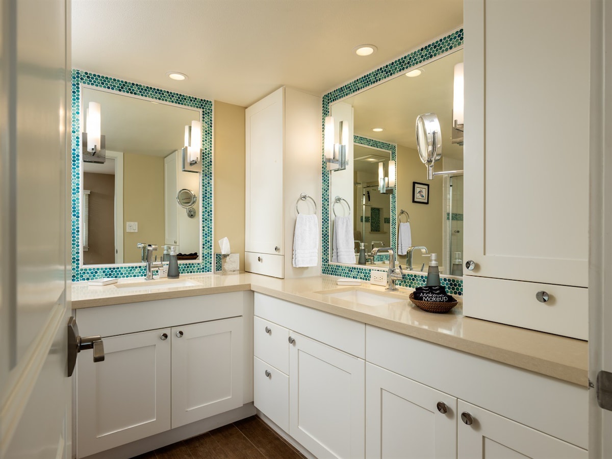 Full Bathroom 1