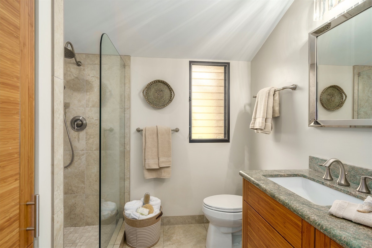 Full Bathroom 2