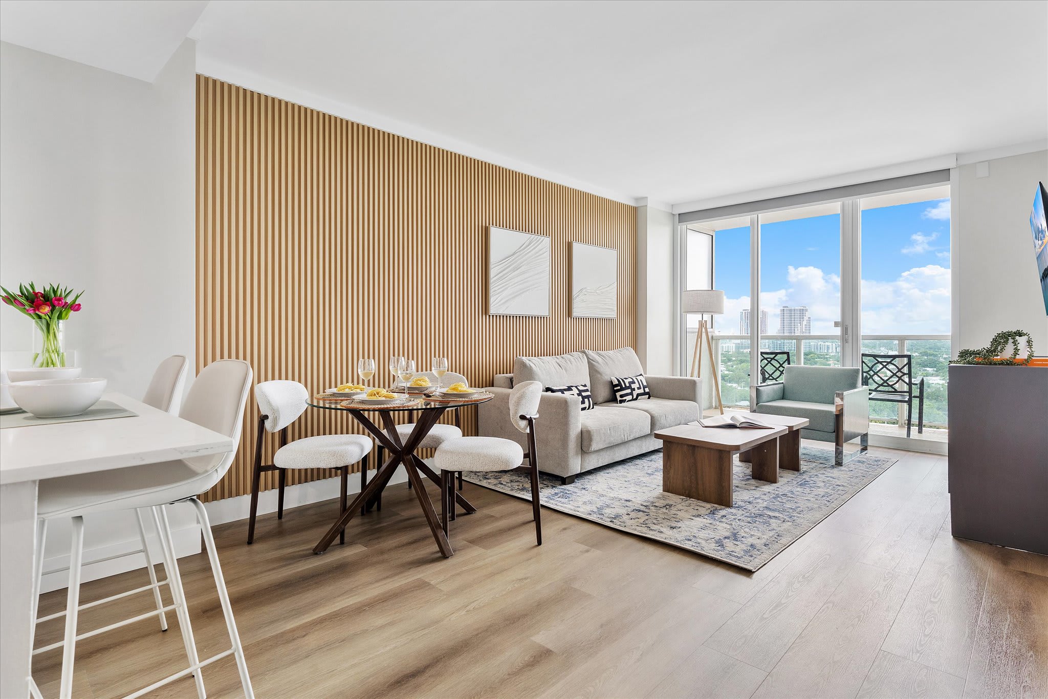 Bright Coconut Grove Apartment for Groups
