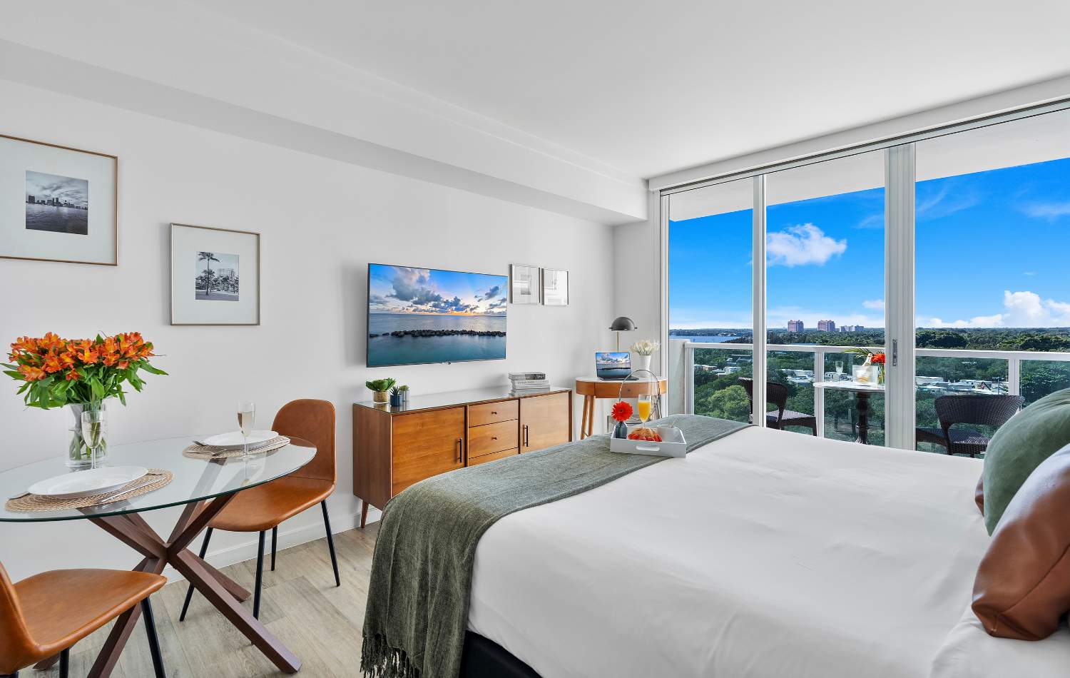 Balcony Studio Suite | Panoramic Bay Views