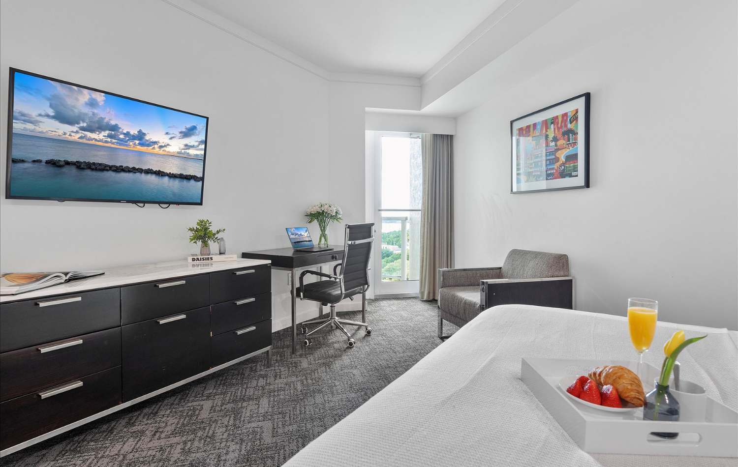 Floating Vanity Suite – Walkable Coconut Grove