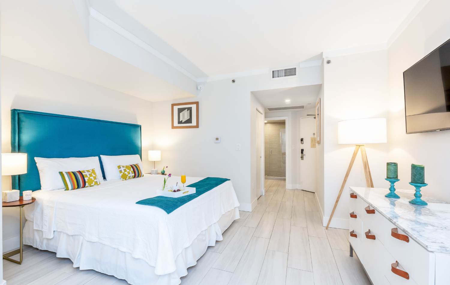 Bright Bay View Suite with Private Balcony