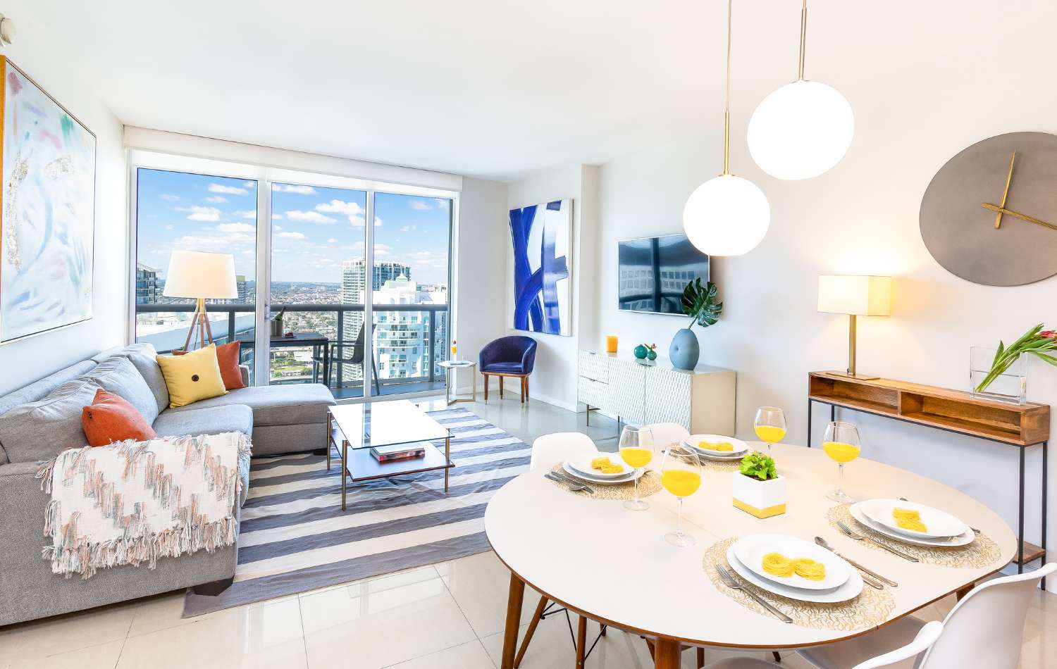 Riverwalk Access | Chic Brickell Condo