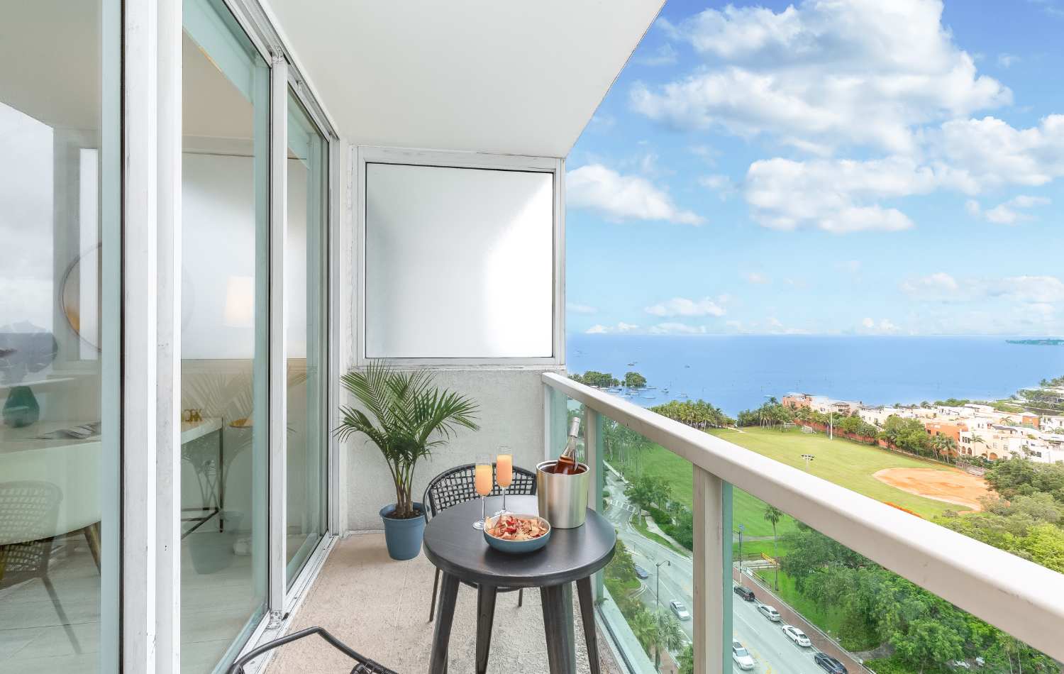 Floor-to-Ceiling Studio Suite with Bay Views