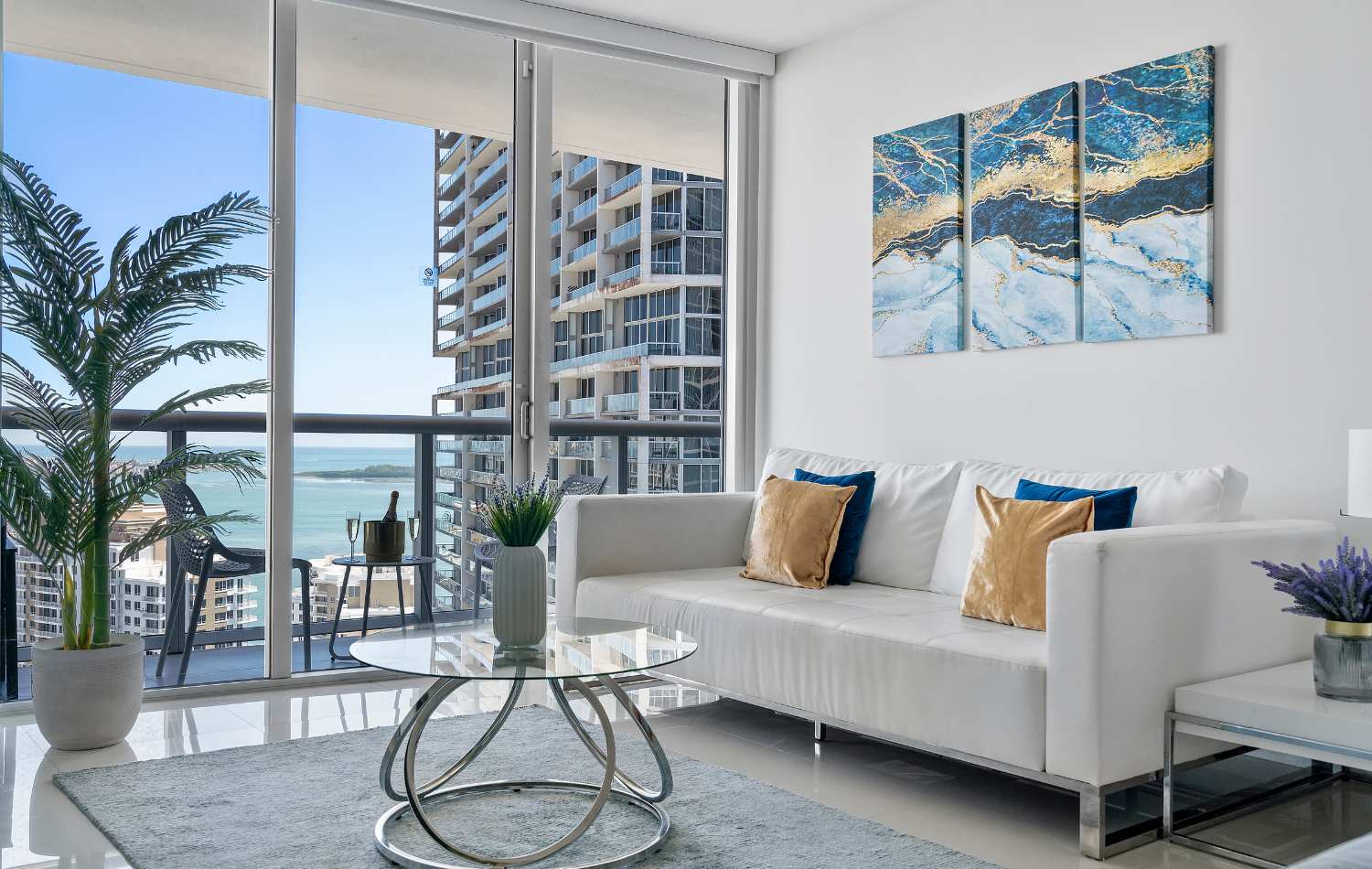 Vibrant Brickell Suite | Walk to Metromover