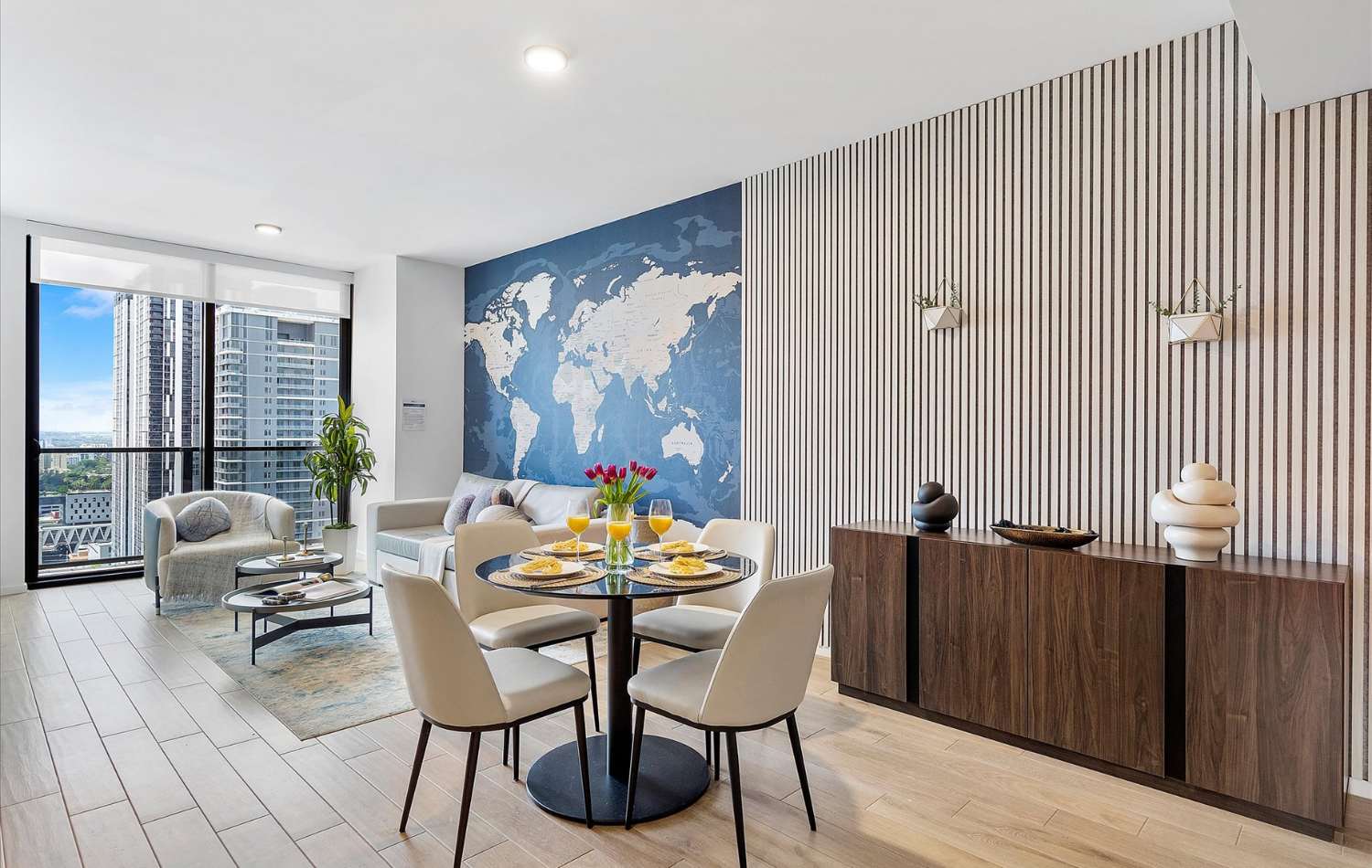 Floor-to-Ceiling Windows Apartment - Beach Club