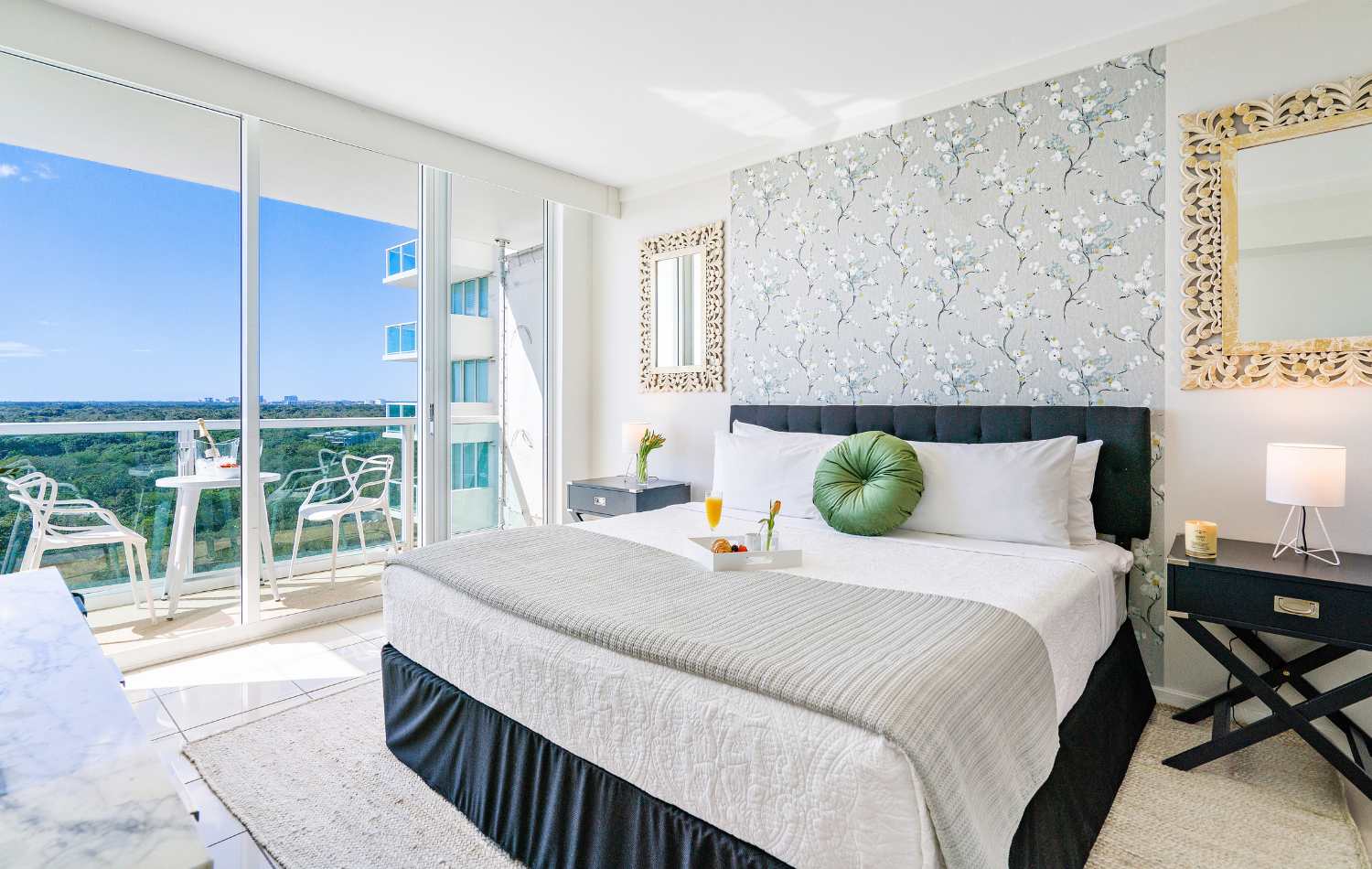 Panoramic Bay View Room with Emerald Accents