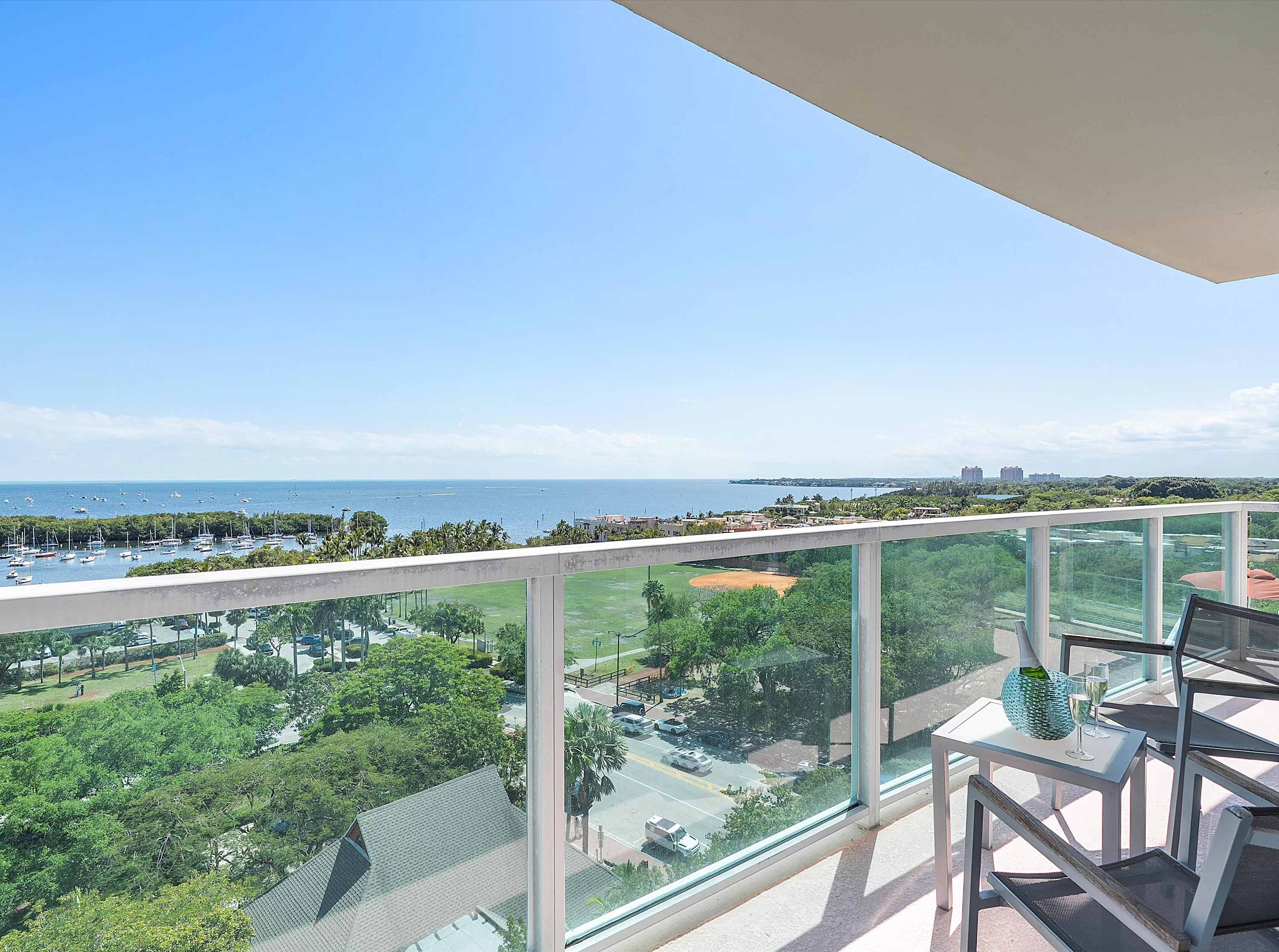 Modern Bay View Residence in Coconut Grove