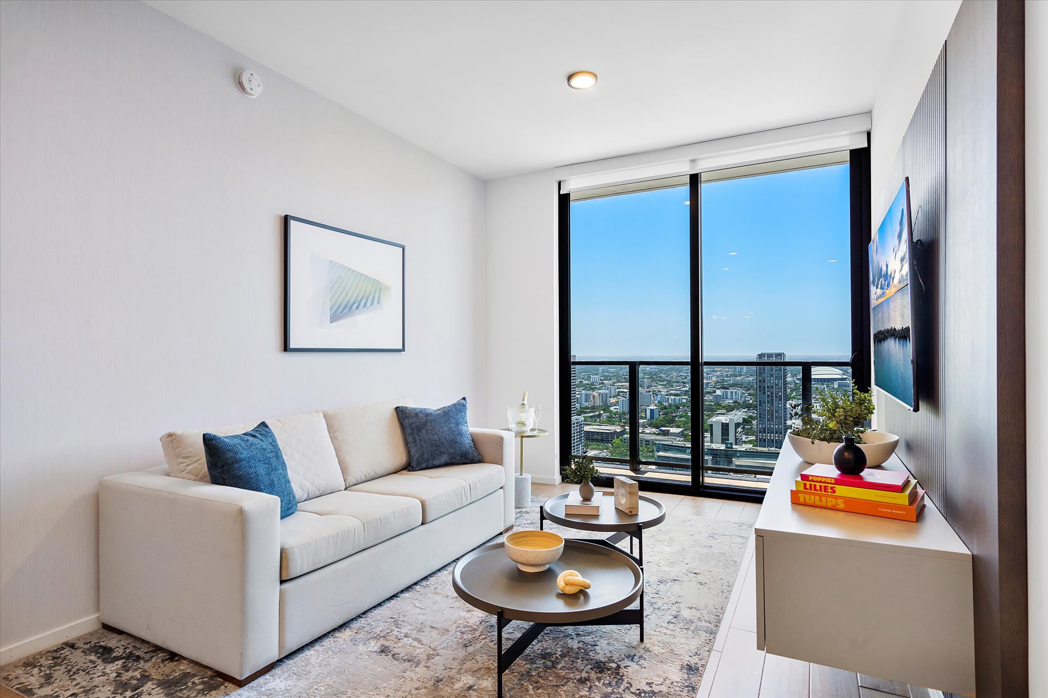 Panoramic City View 1 Bed Apartment Downtown