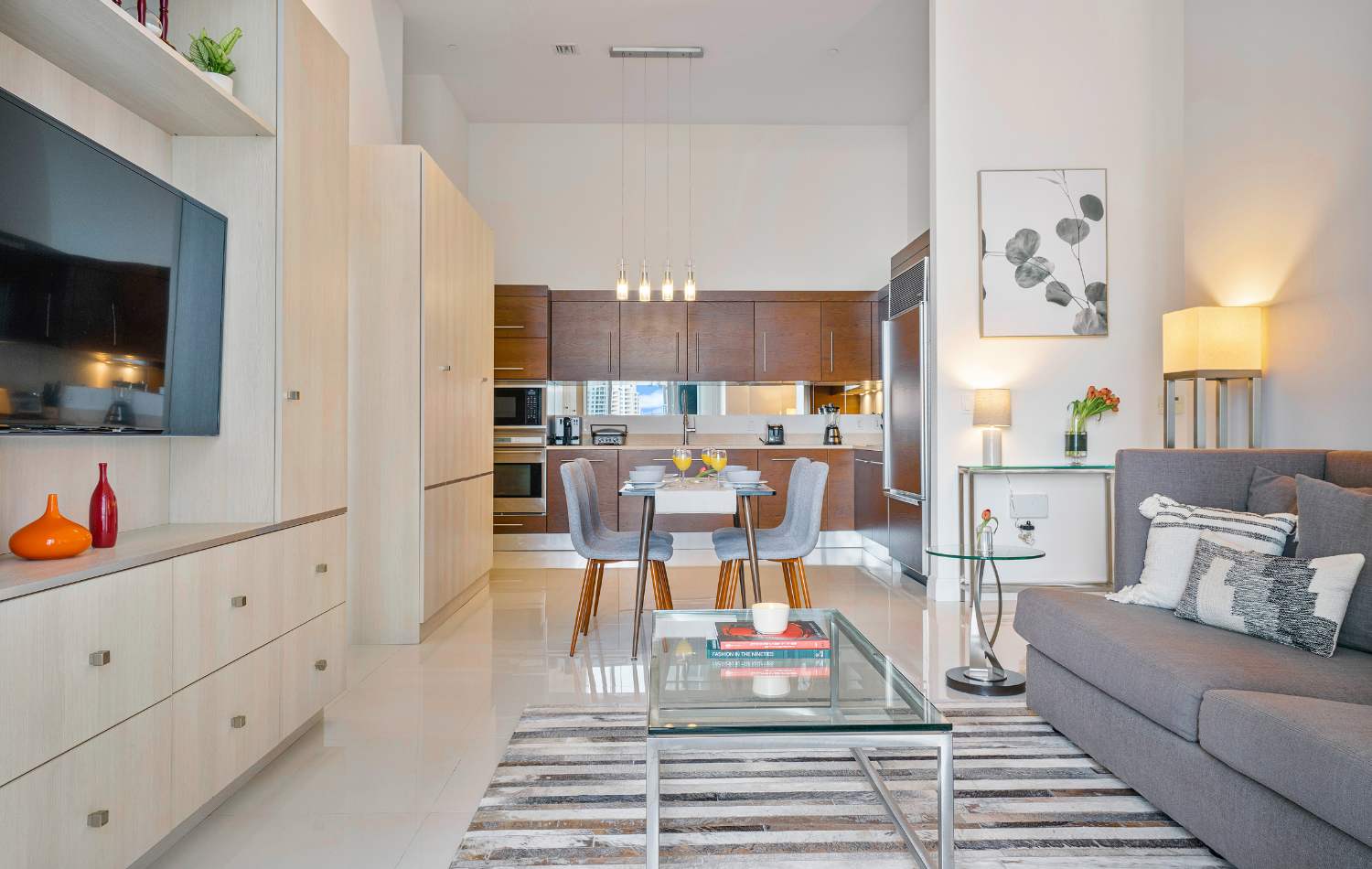 High-Ceiling Brickell Suite with Spa Bath