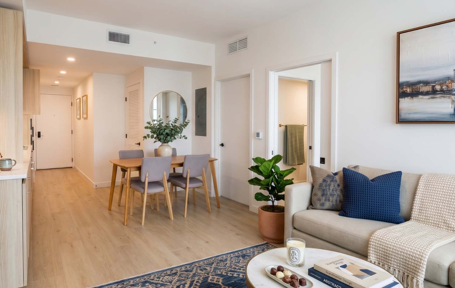Modern Downtown Suite with Full Amenity Access