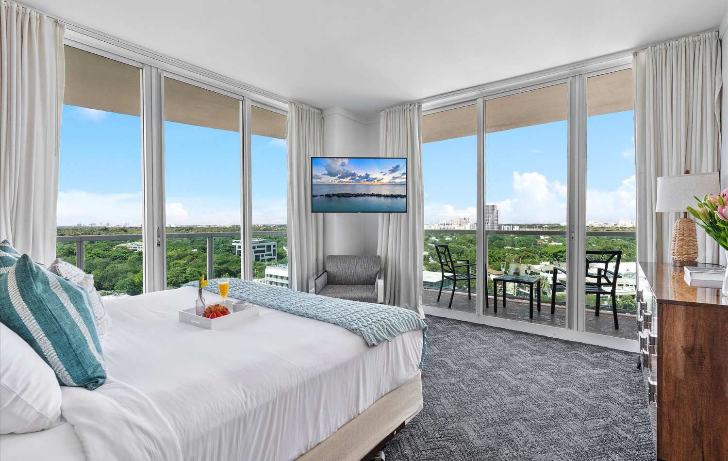Panoramic Bay View Apartment - Coconut Grove