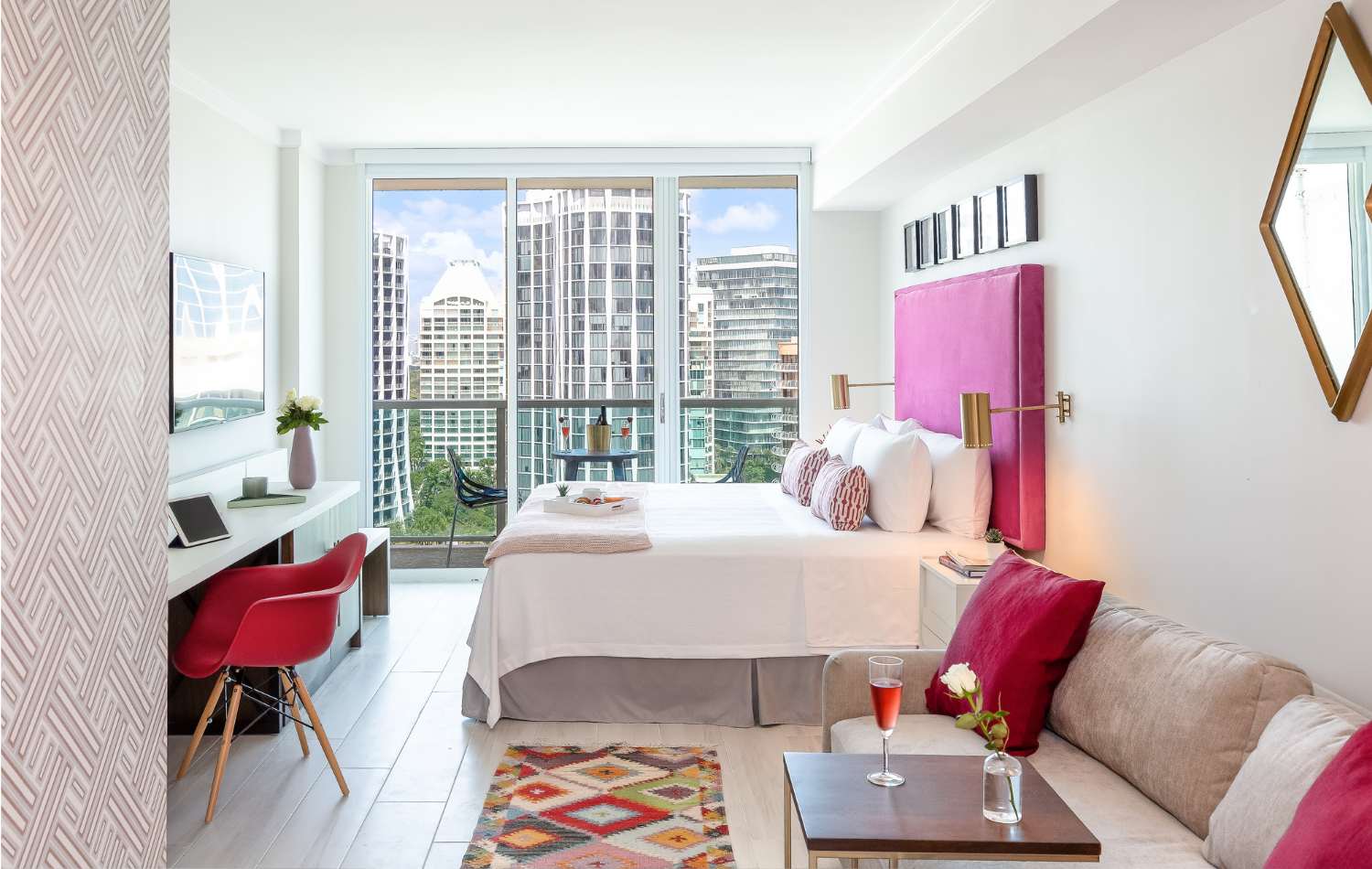 Panoramic Bay View Studio Suite & Balcony