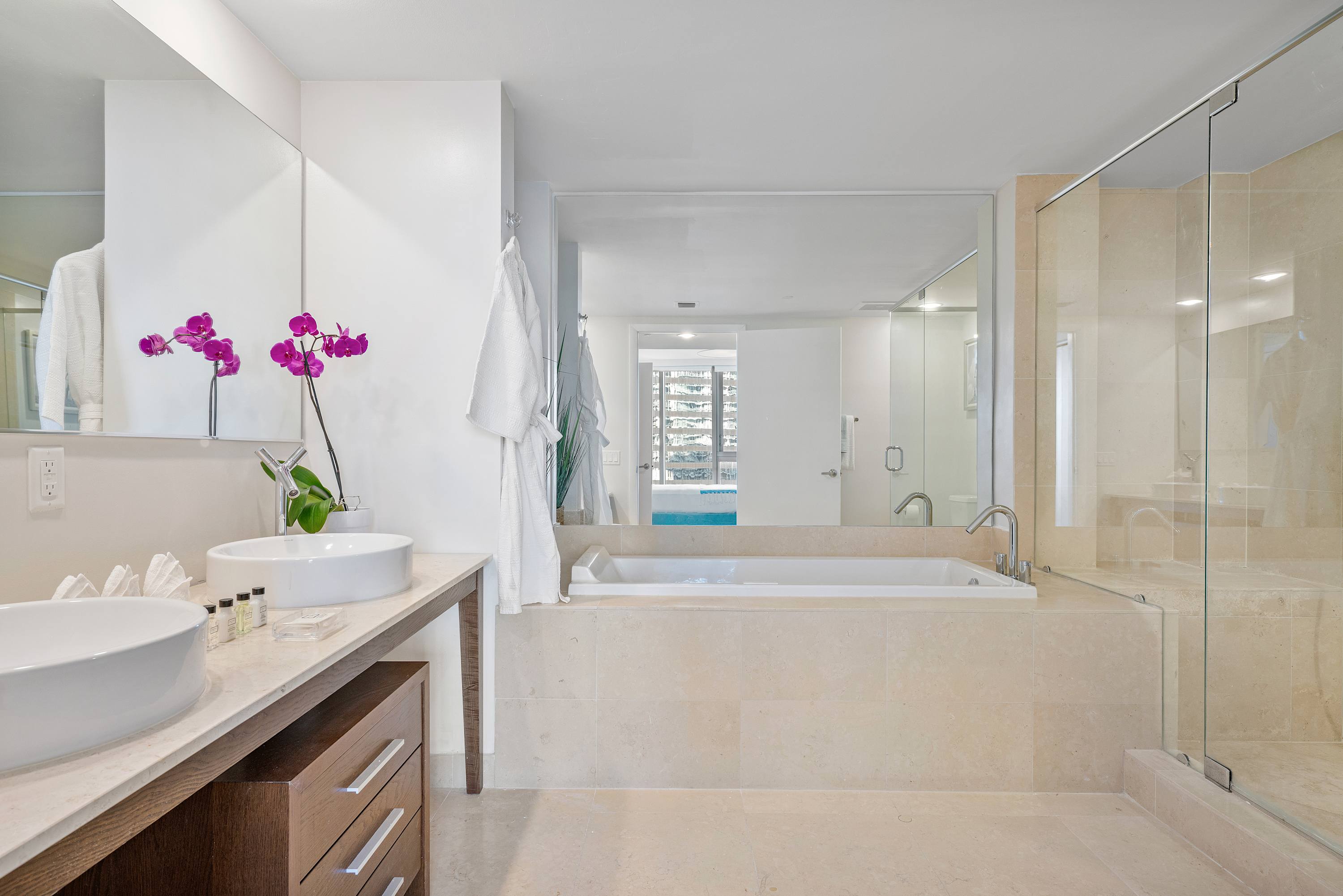 Bathroom 1, Heart of Brickell | Spacious 2BR Near City Centre