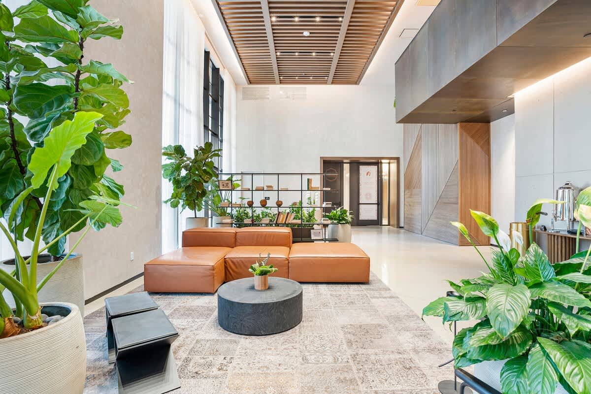Foyer, Sleek Urban Apartment - Walk to Kaseya Center