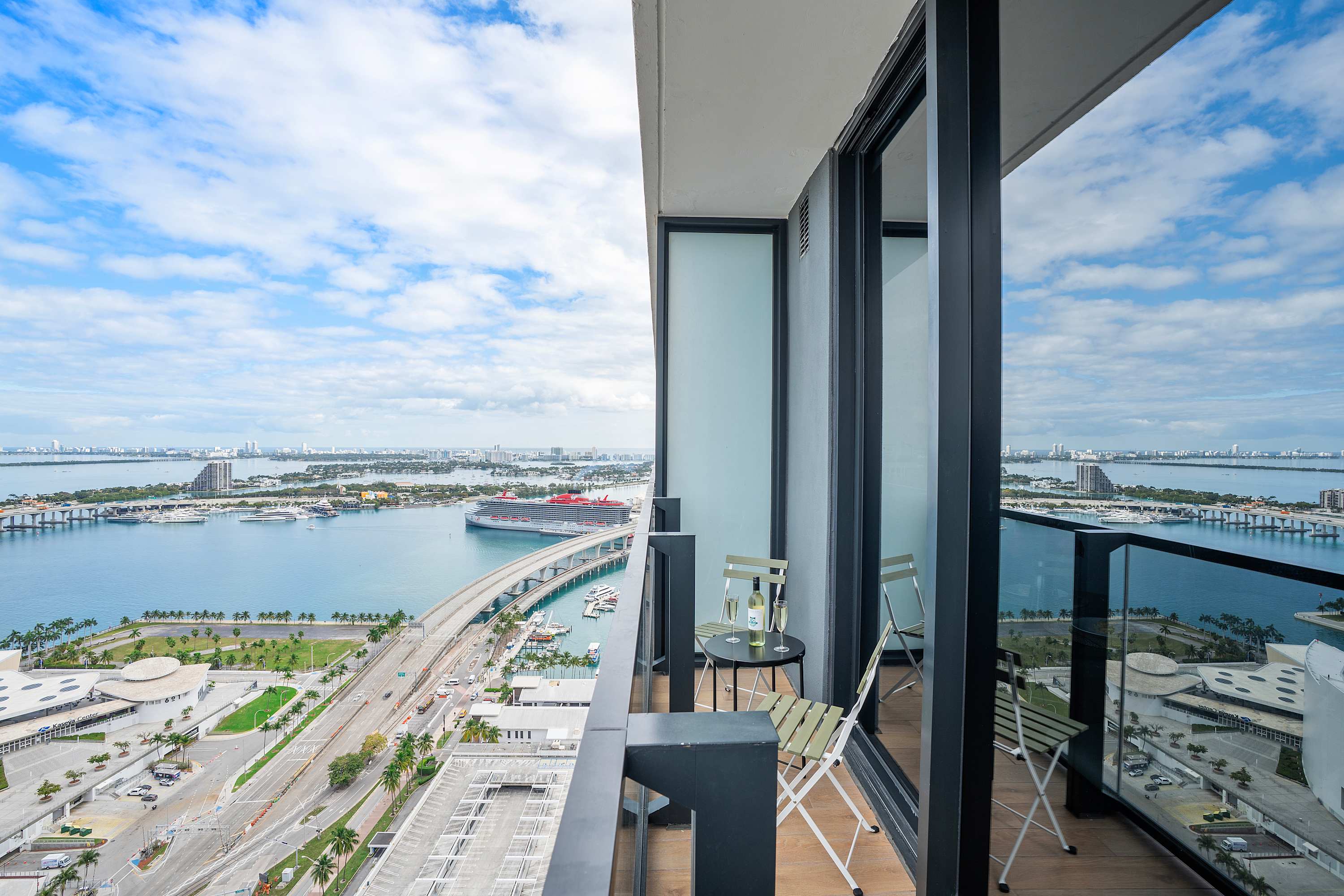 Balcony, Panoramic City & Bay View Studio Suite