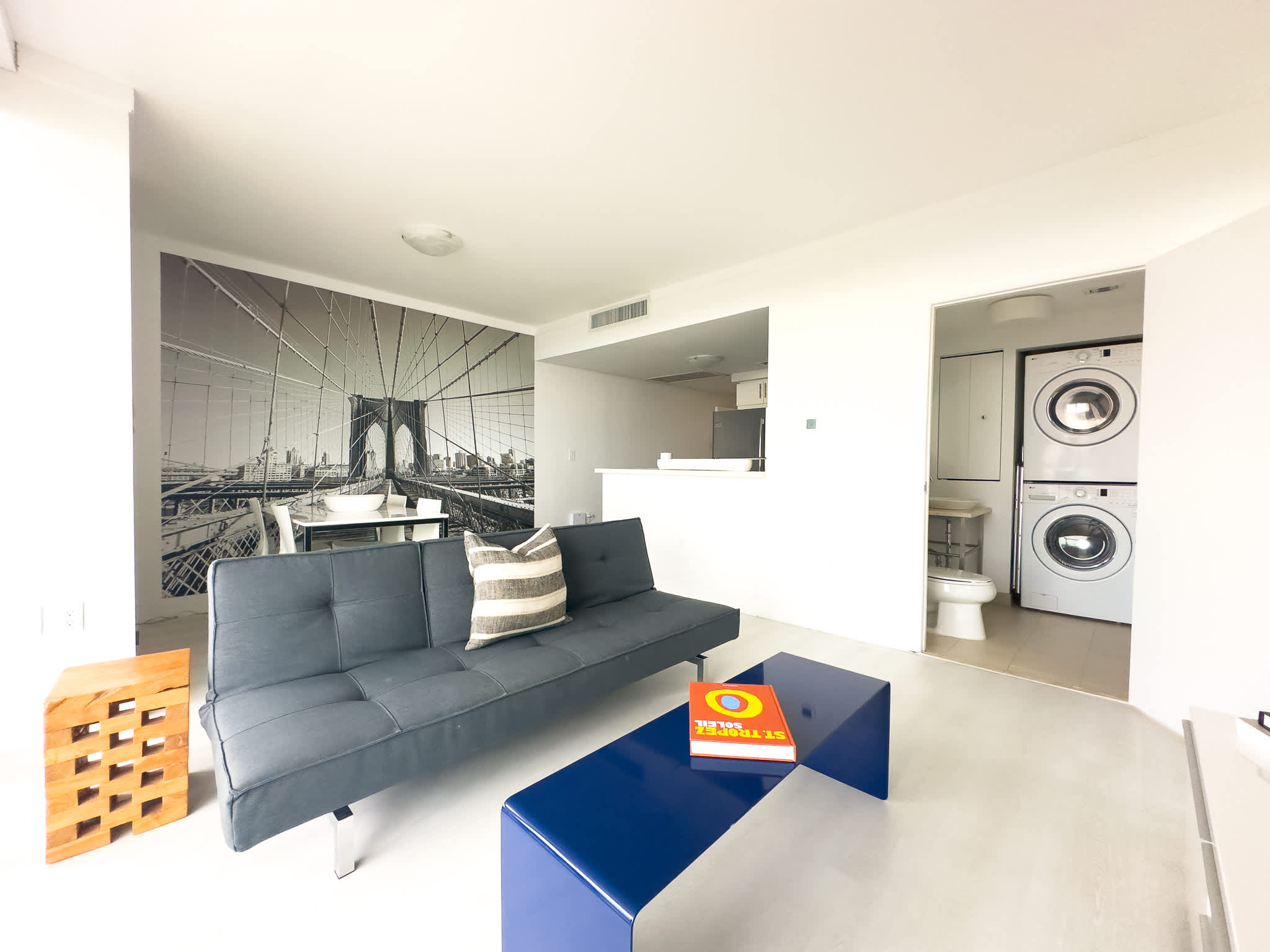 Living Room, Bright Bay View Residence | Coconut Grove